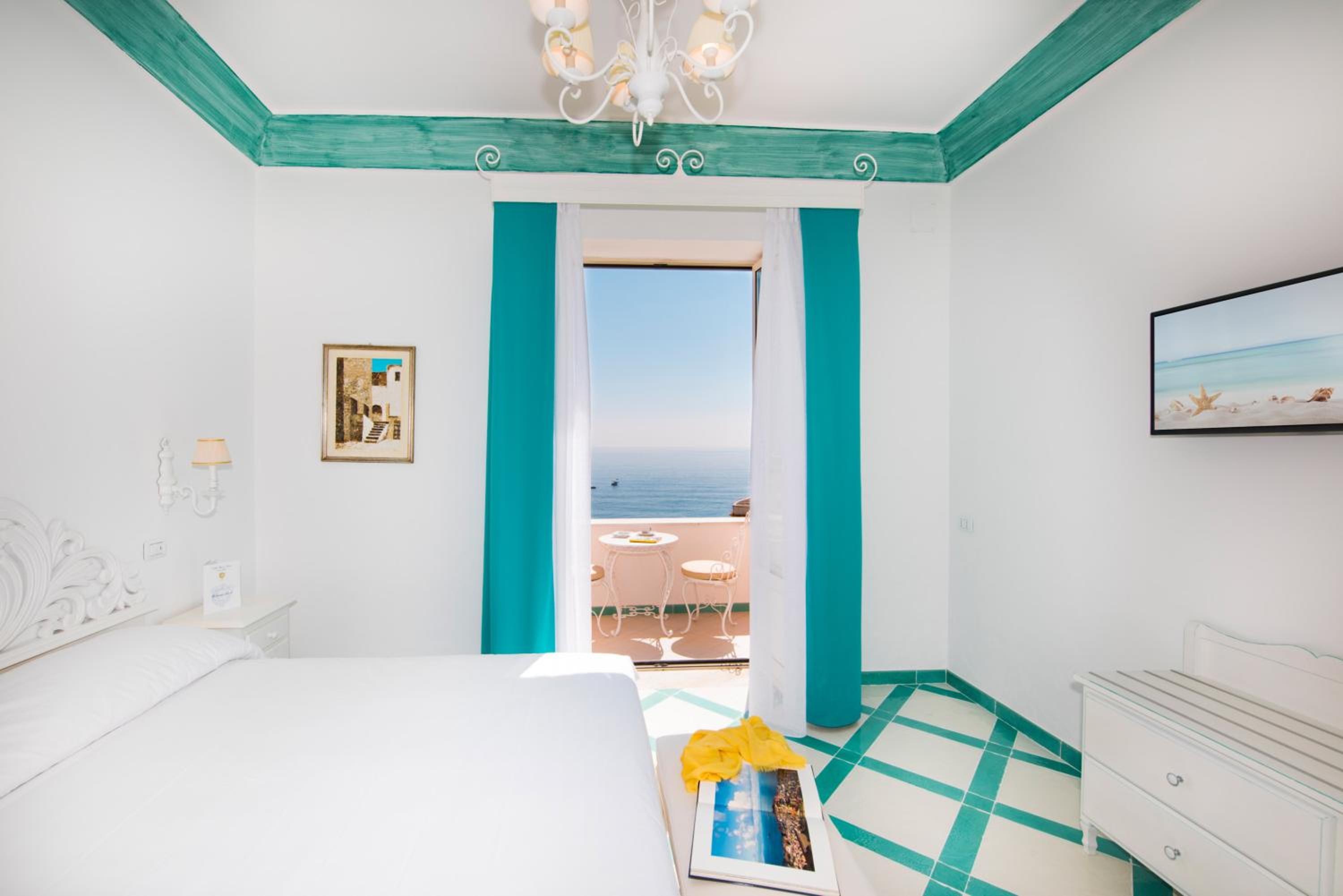 Large Studio with Sea View photo 2