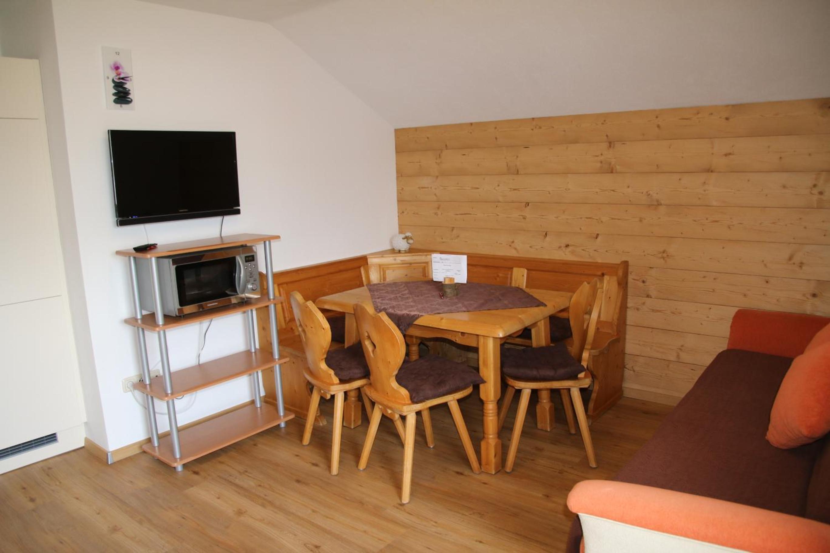 Large Two-Bedroom Apartment photo 3
