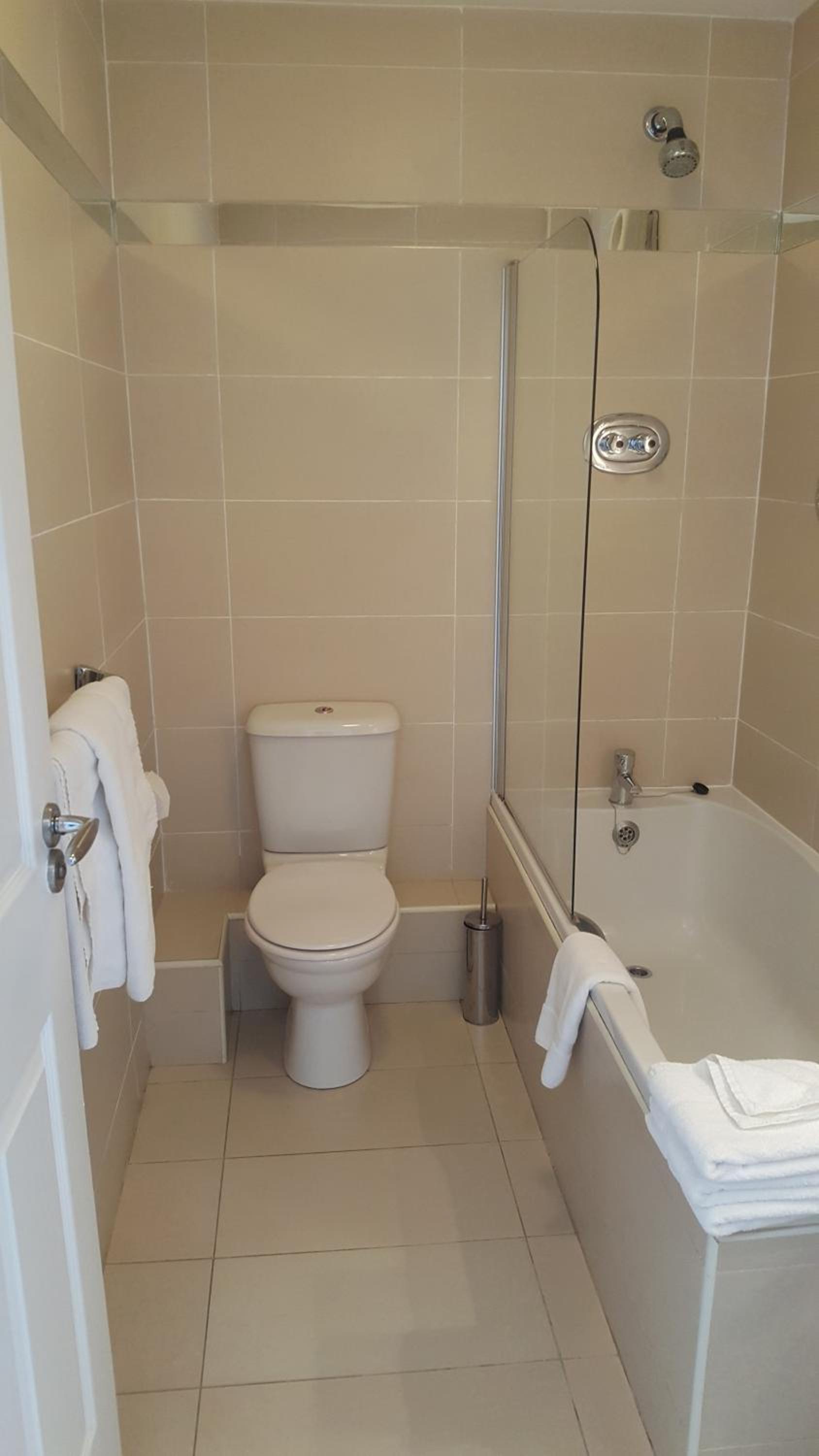 Two-Bedroom Apartment (3 Adults) - Photo 9