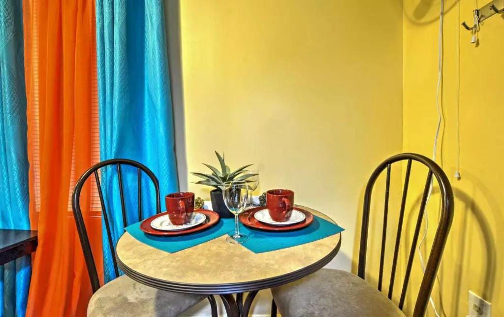 Two Bedroom Apartment with Private Bathroom photo 2