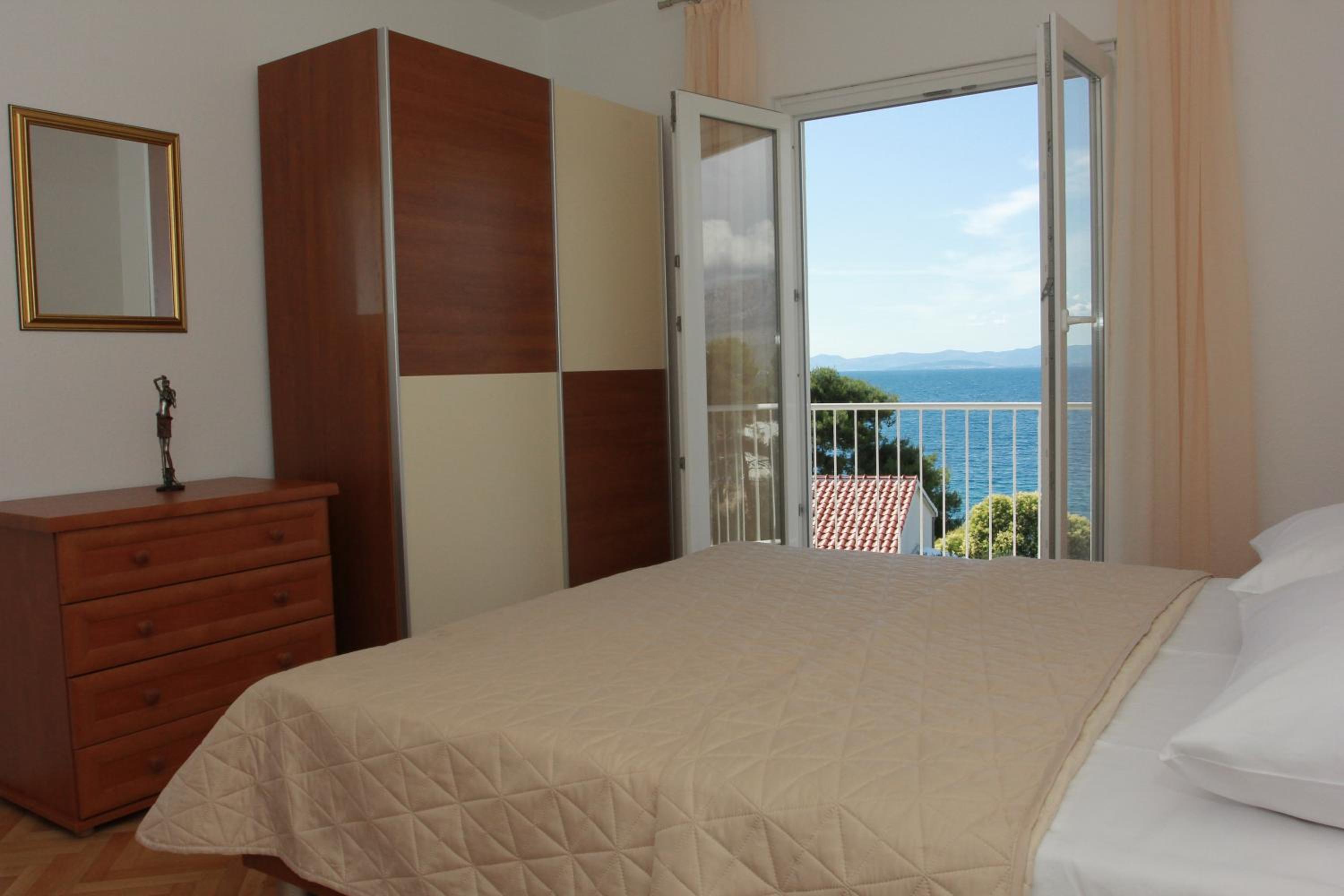 Apartment with Balcony photo 2
