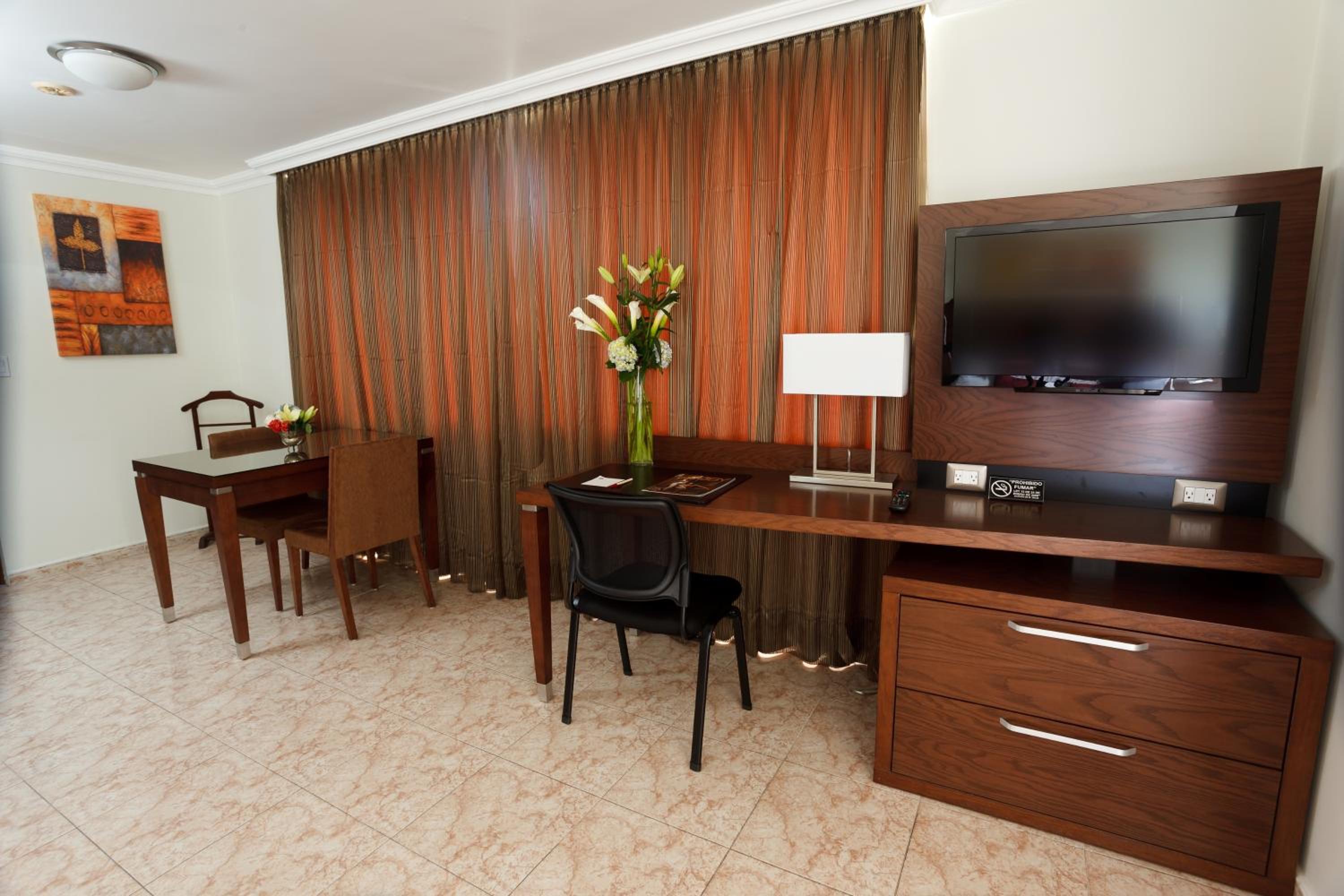 Available room thumbnail 5