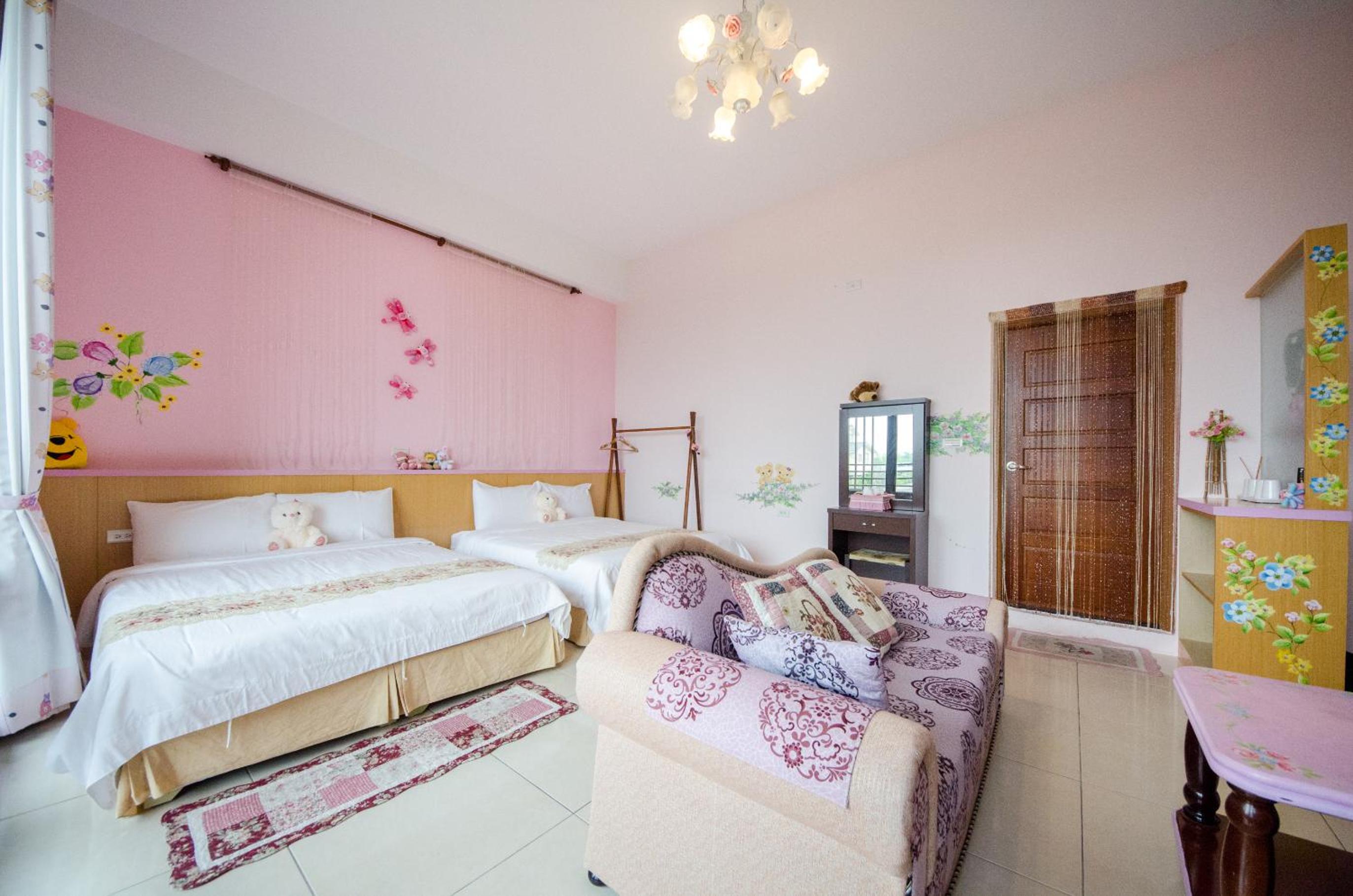 Deluxe Queen Room with Two Queen Beds photo 2