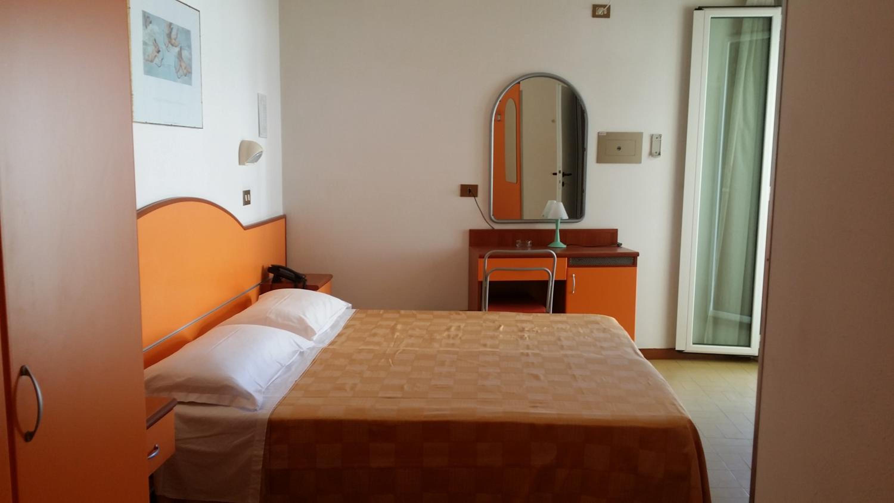 Standard Double or Twin Room with Balcony photo 2