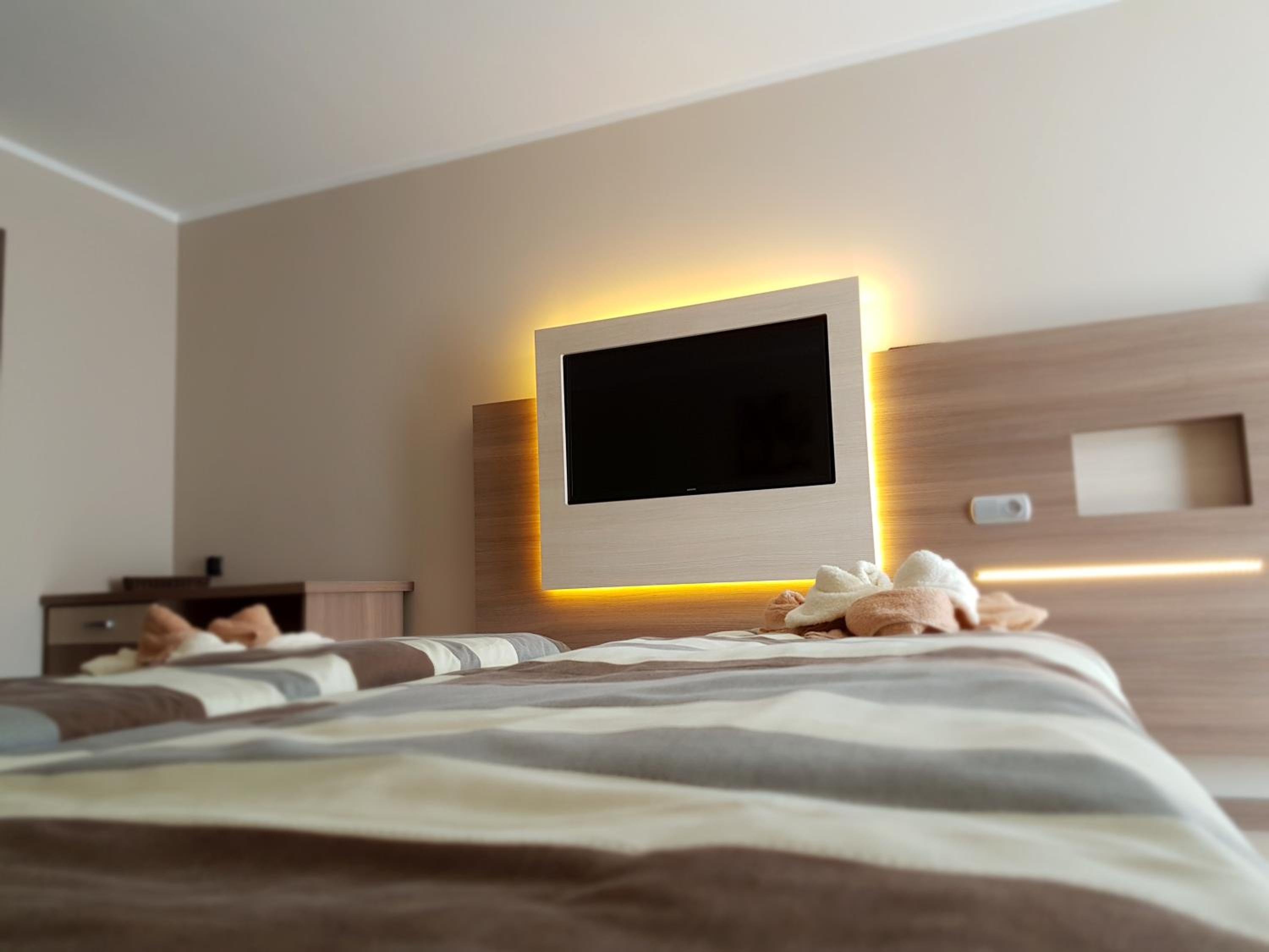 Economy Twin Room with Patio - Photo 1