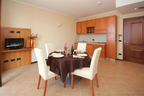 Apartment with Lake View photo 3