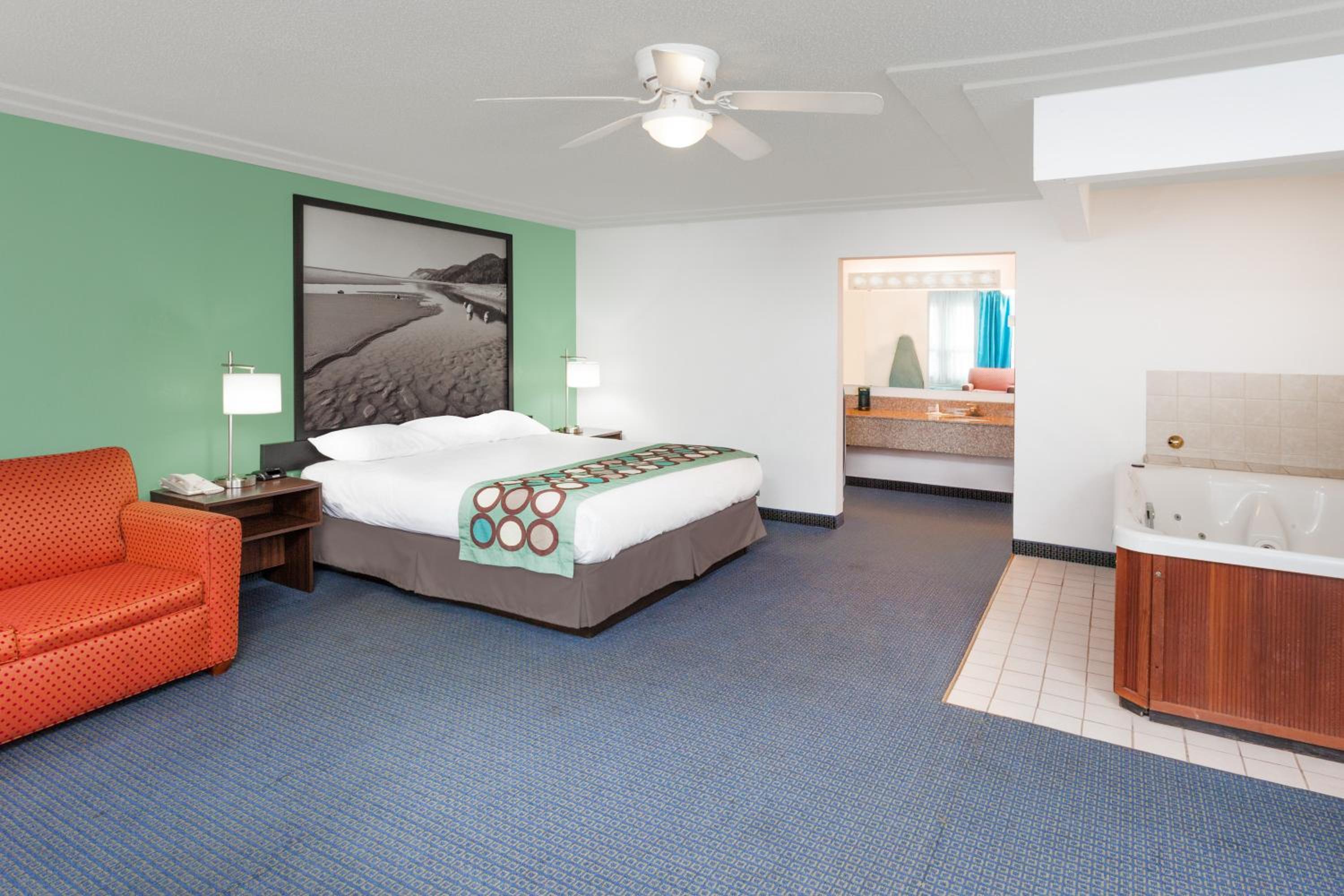 King Room - Non-Smoking - Photo 5