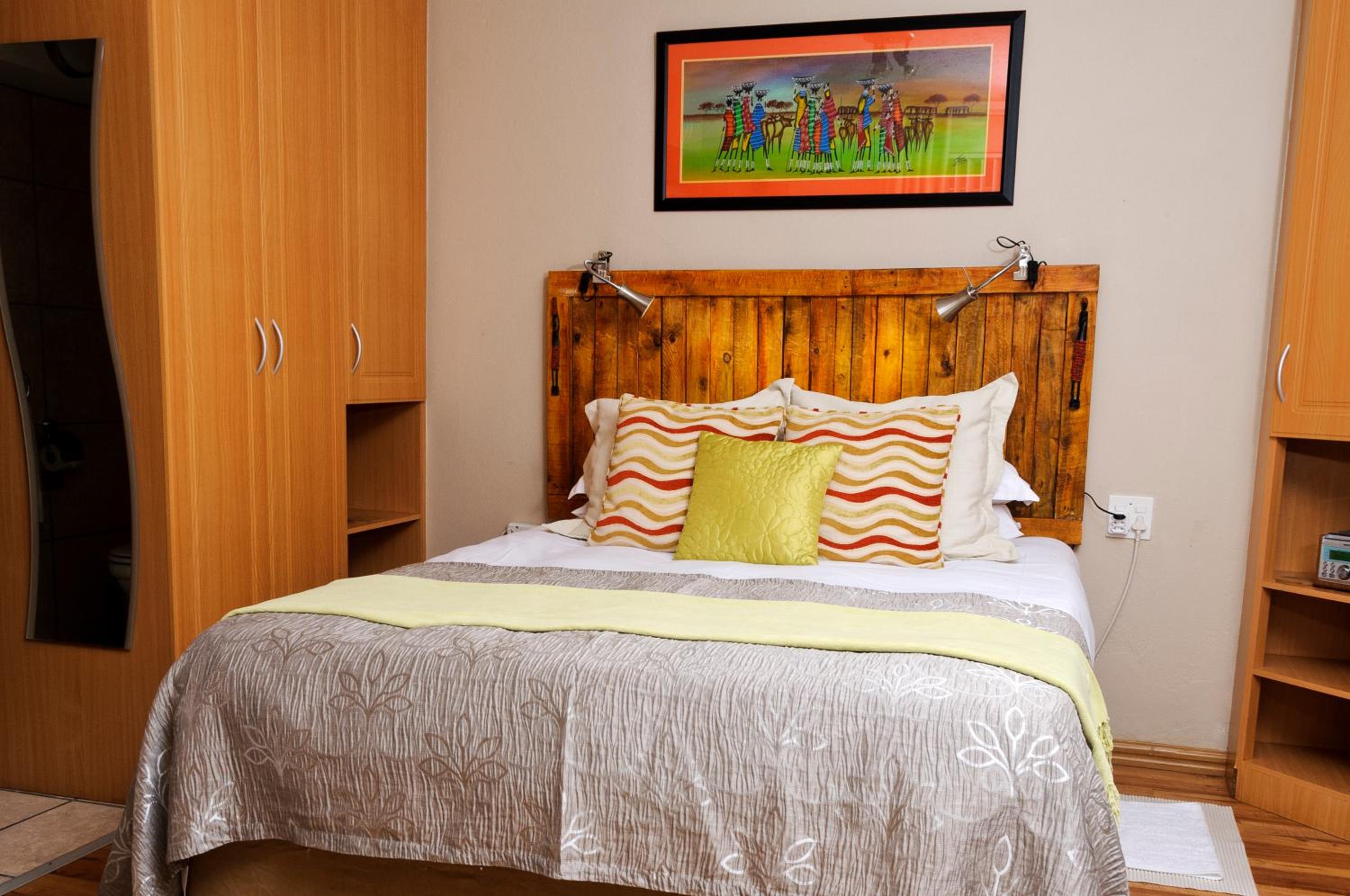Standard Queen Room