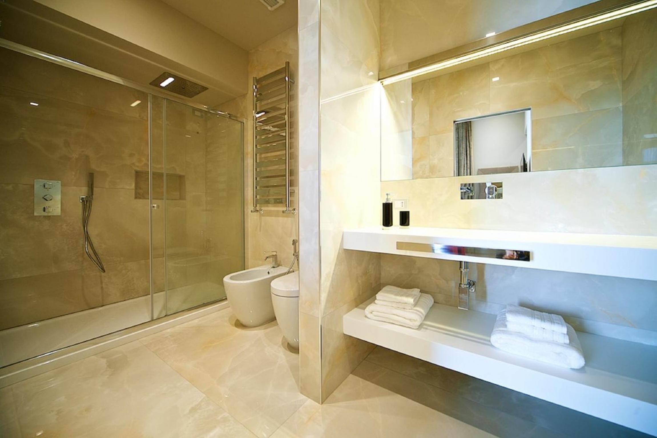 King Suite photo 2