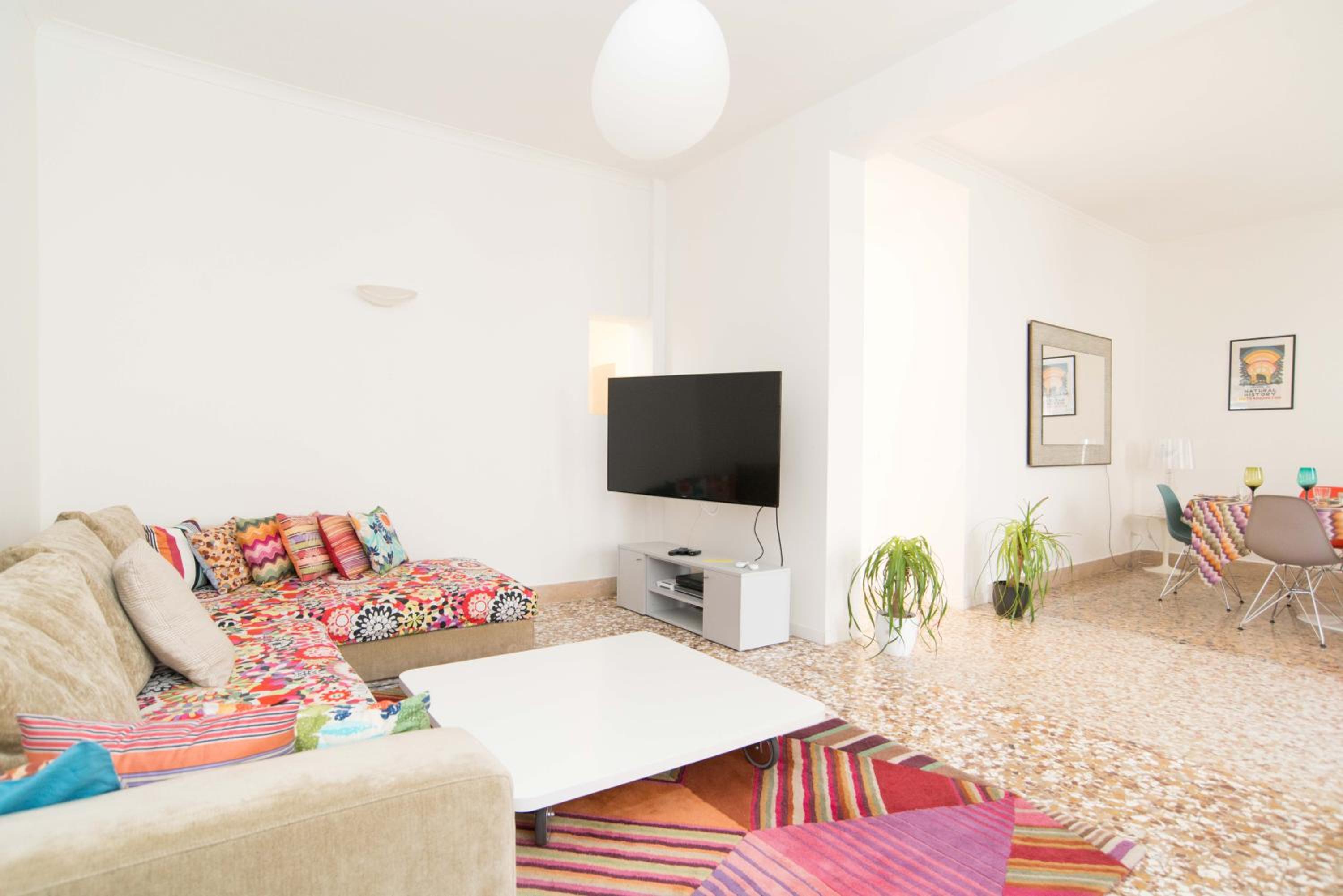Apartment photo 2