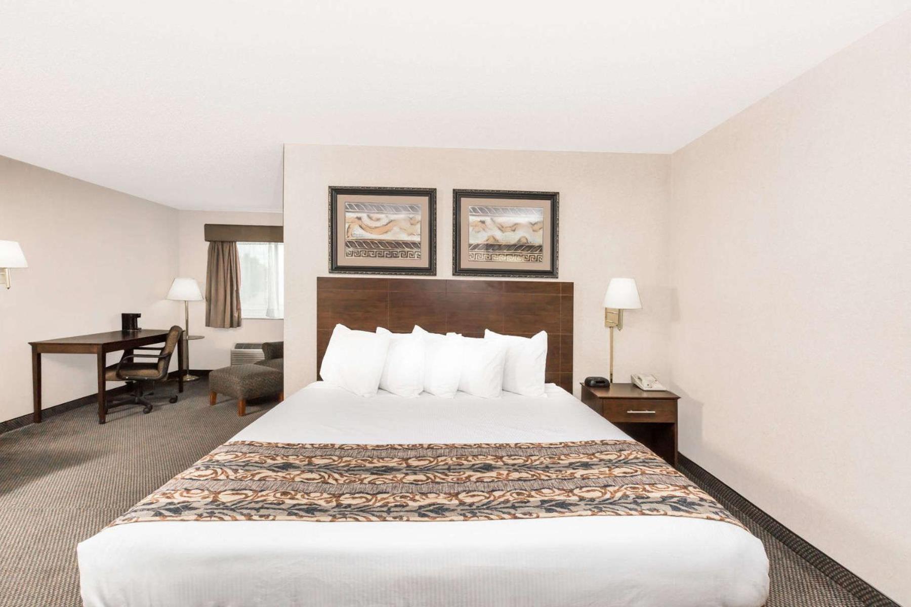 King Studio Suite, Non-Smoking - Photo 1