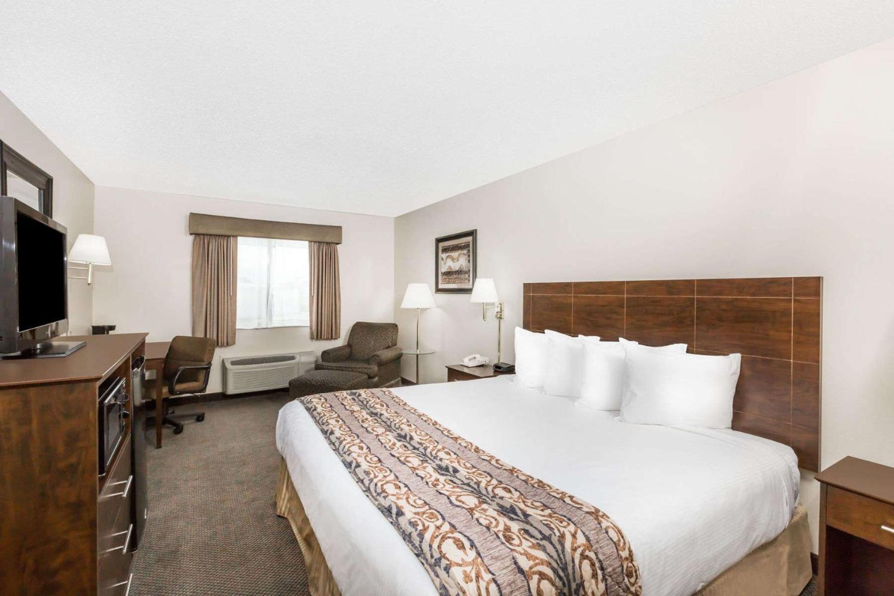 King Room - Non-Smoking - Photo 1