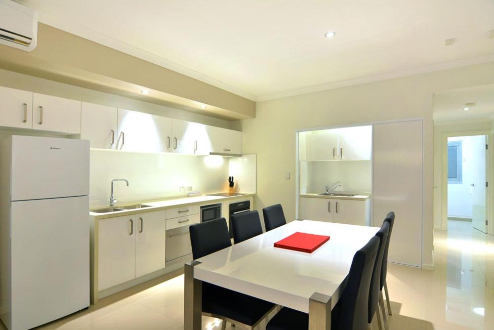 Two-Bedroom / Balcony or Courtyard / No sea view photo 2