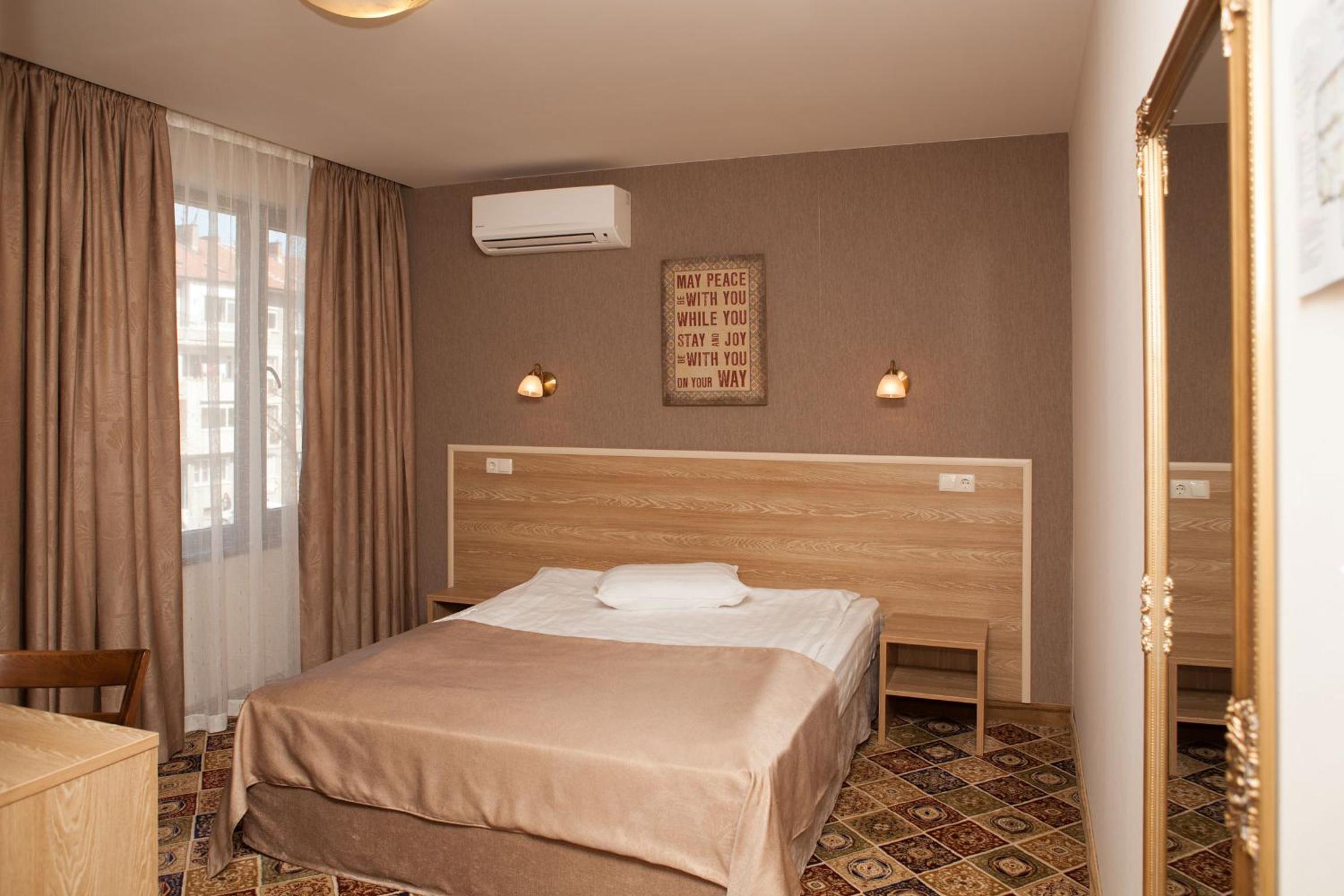 Deluxe King Room - Photo 1