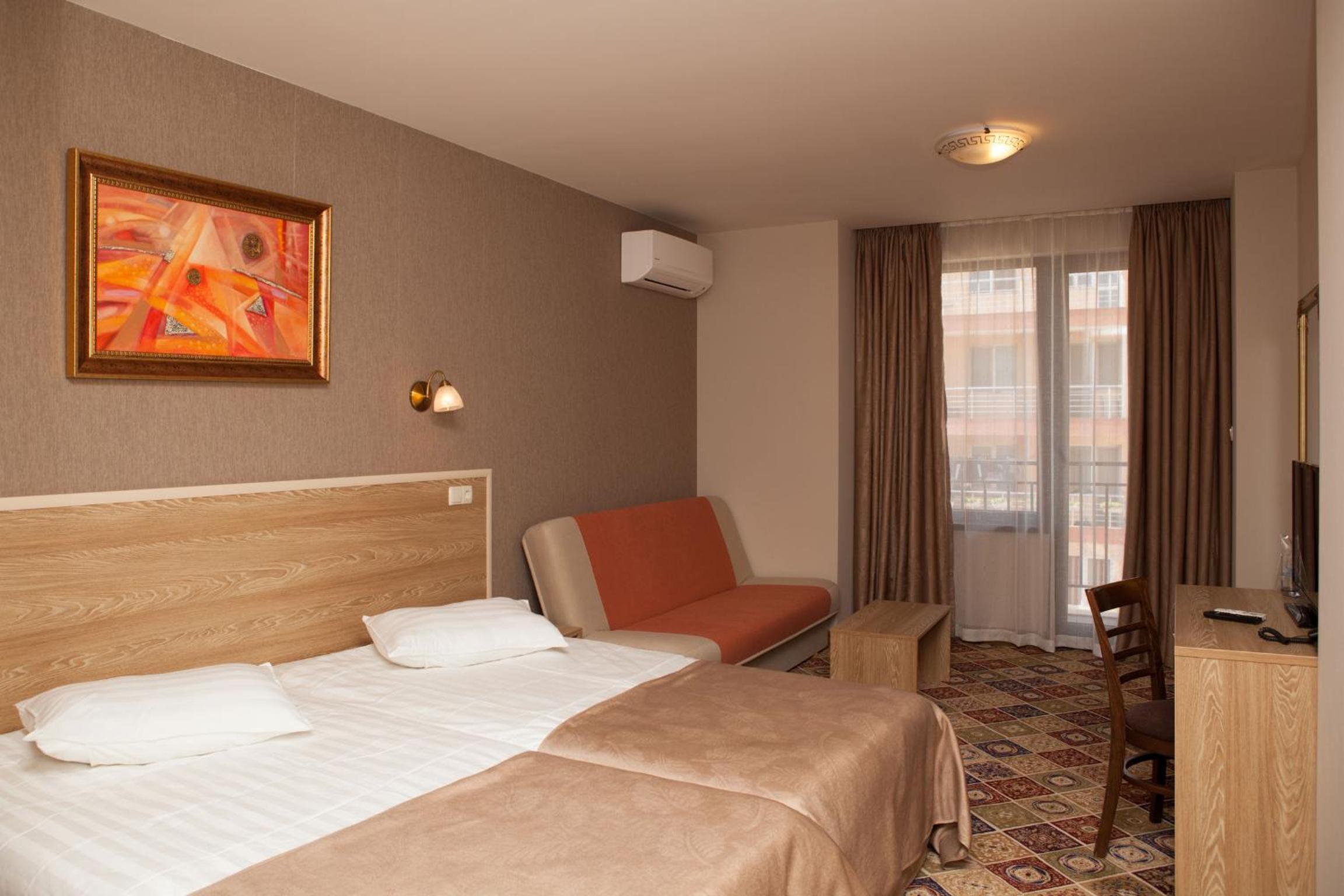 Deluxe Double Room with Extra Bed (3 Adults) - Photo 1