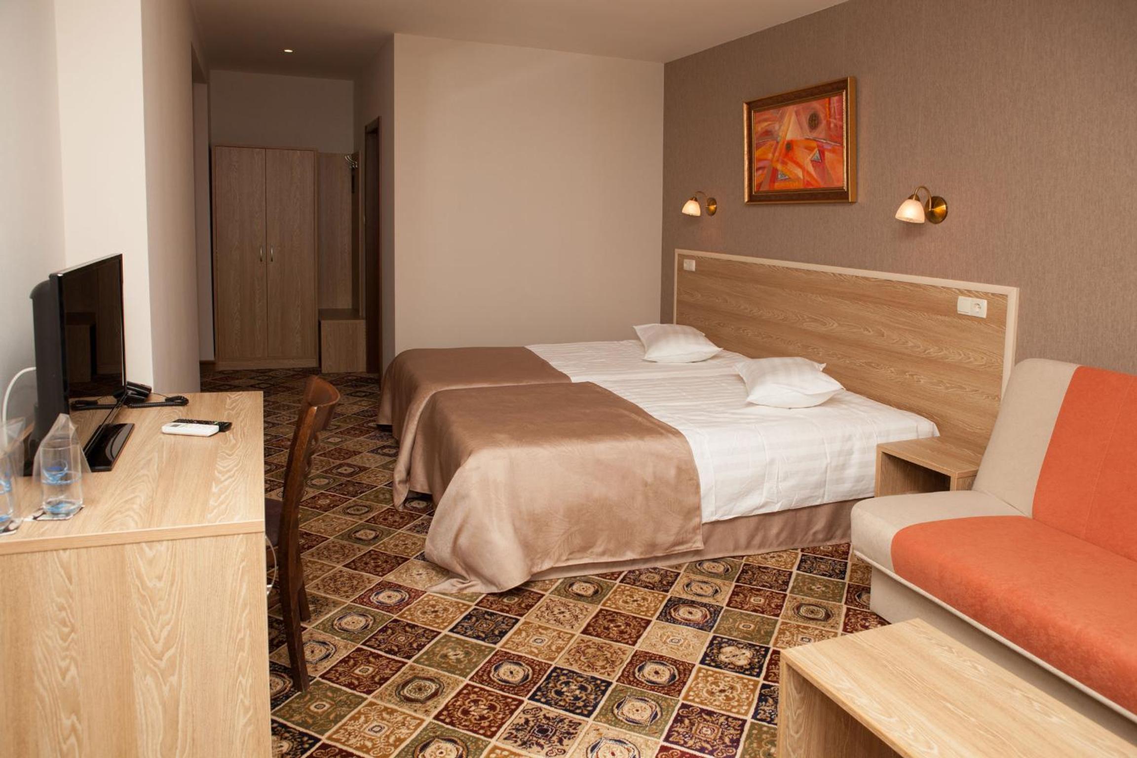 Deluxe Double Room with Extra Bed (3 Adults) - Photo 2