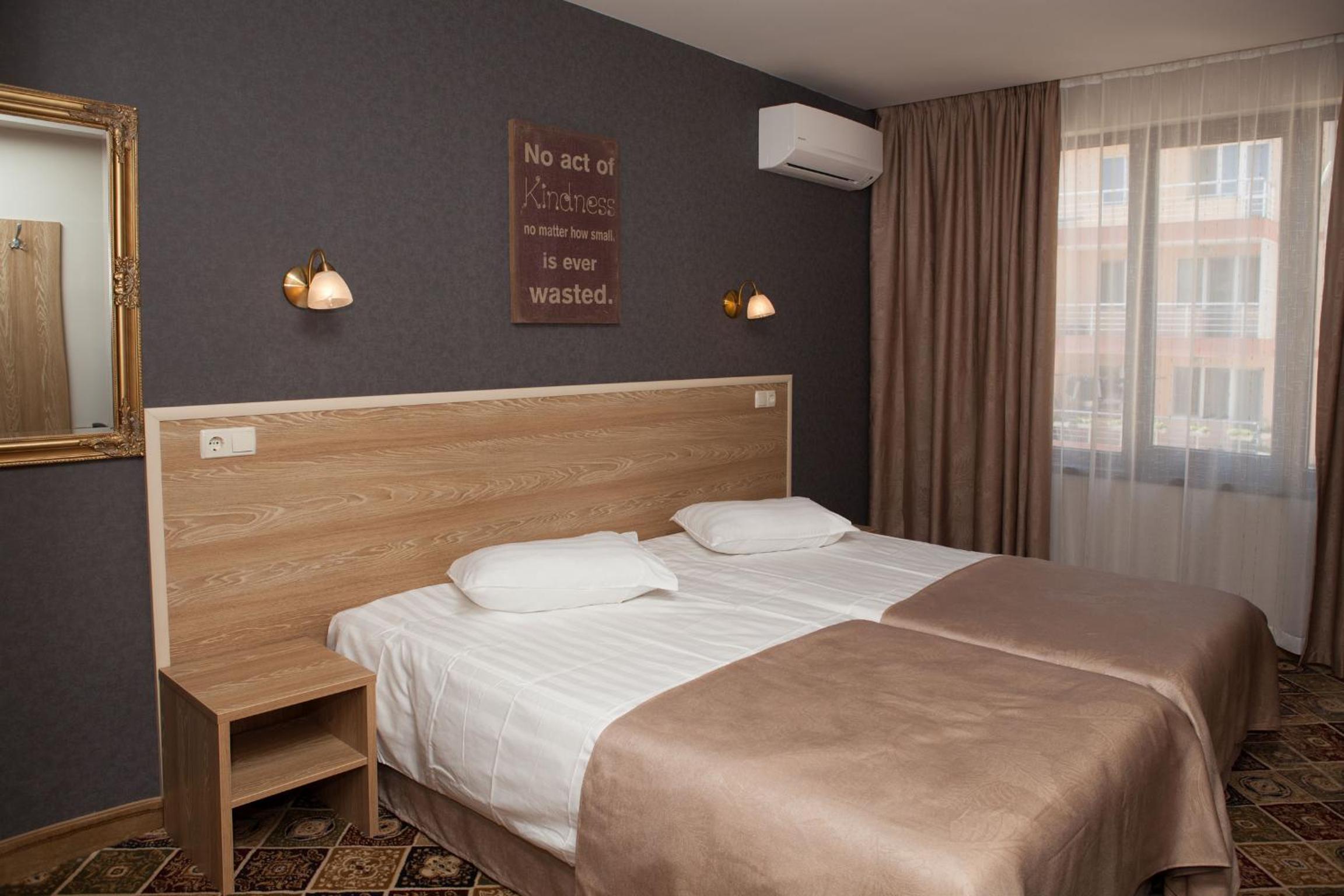Double Room - Photo 8