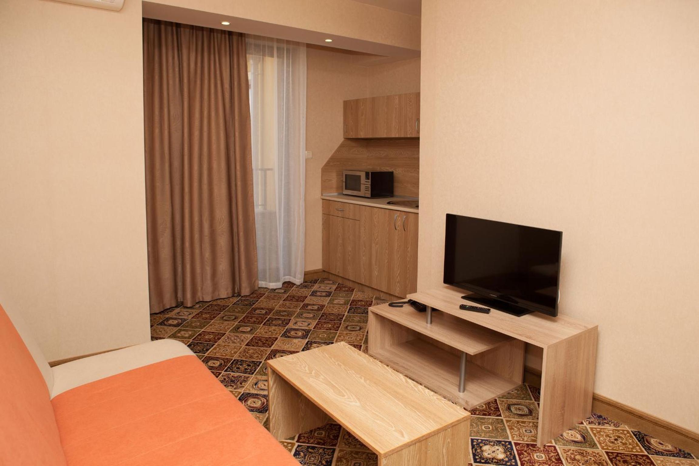 Apartment with Balcony - Photo 6