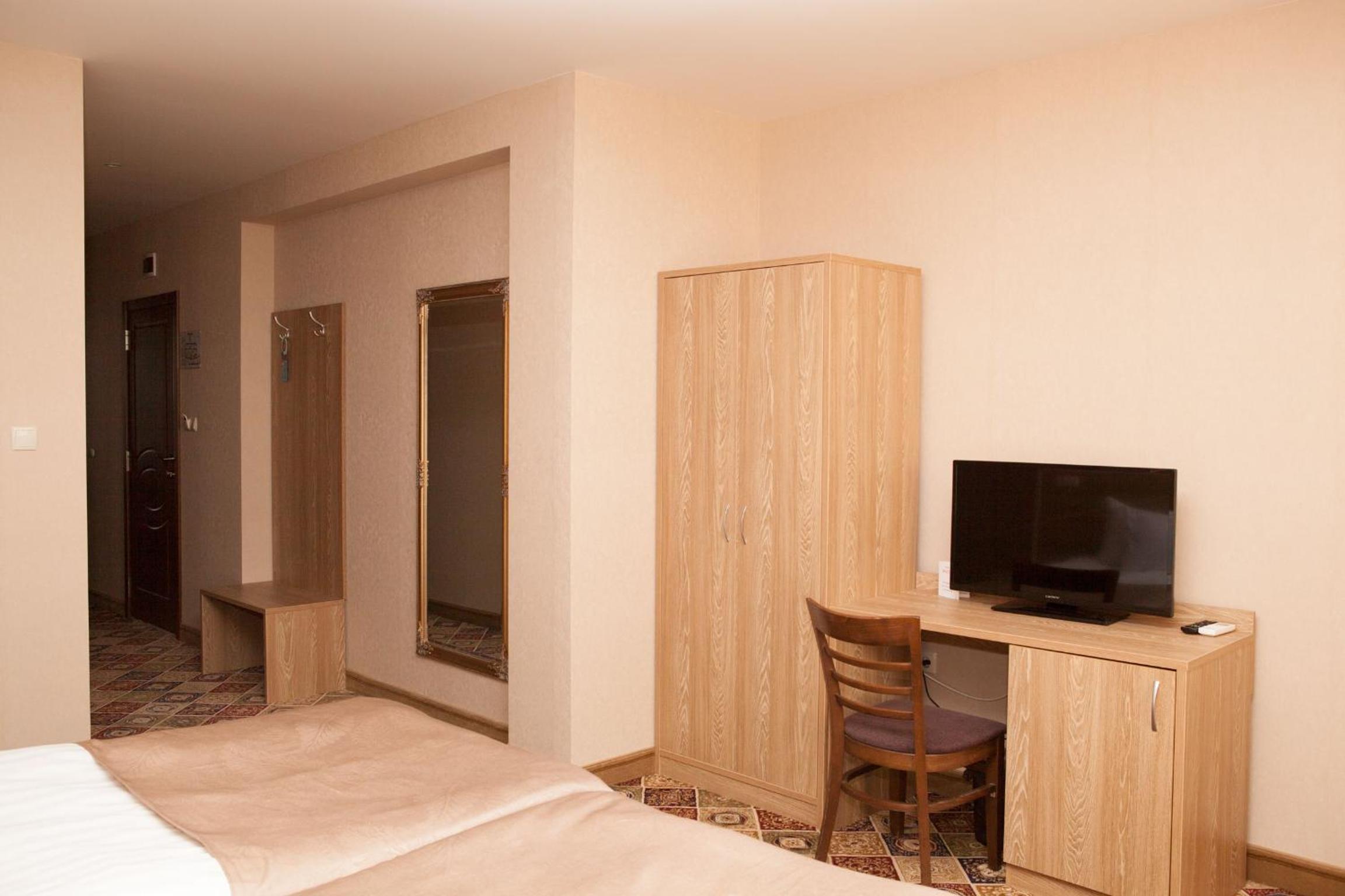 Apartment with Balcony - Photo 3