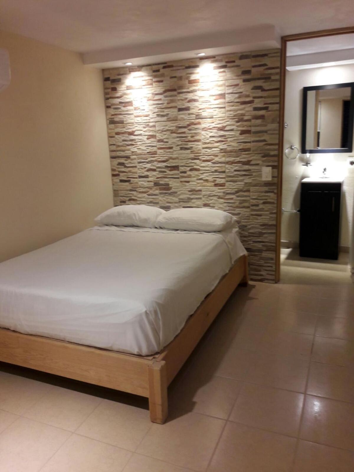 Small Double Room - Photo 4
