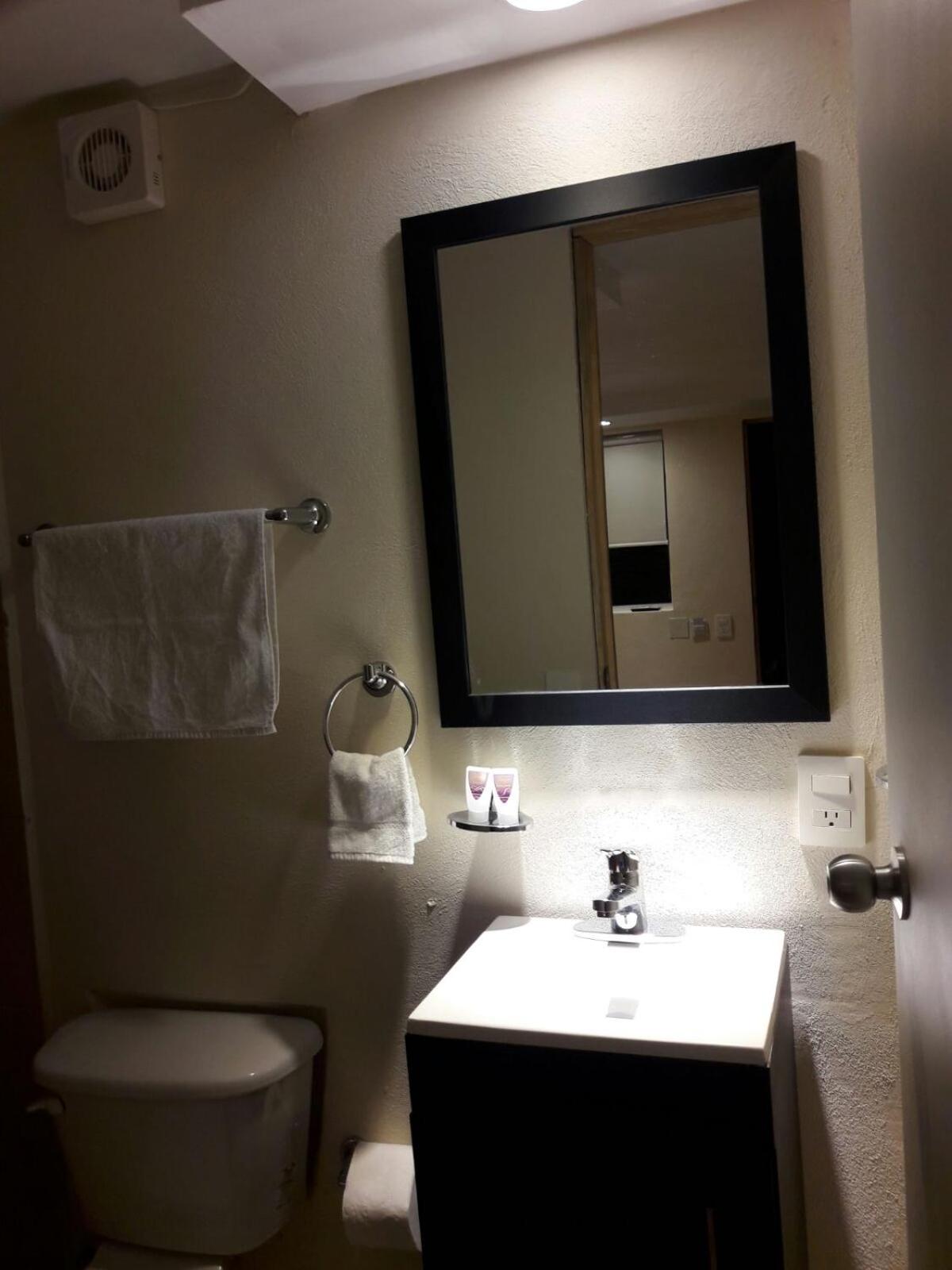 Small Double Room - Photo 5