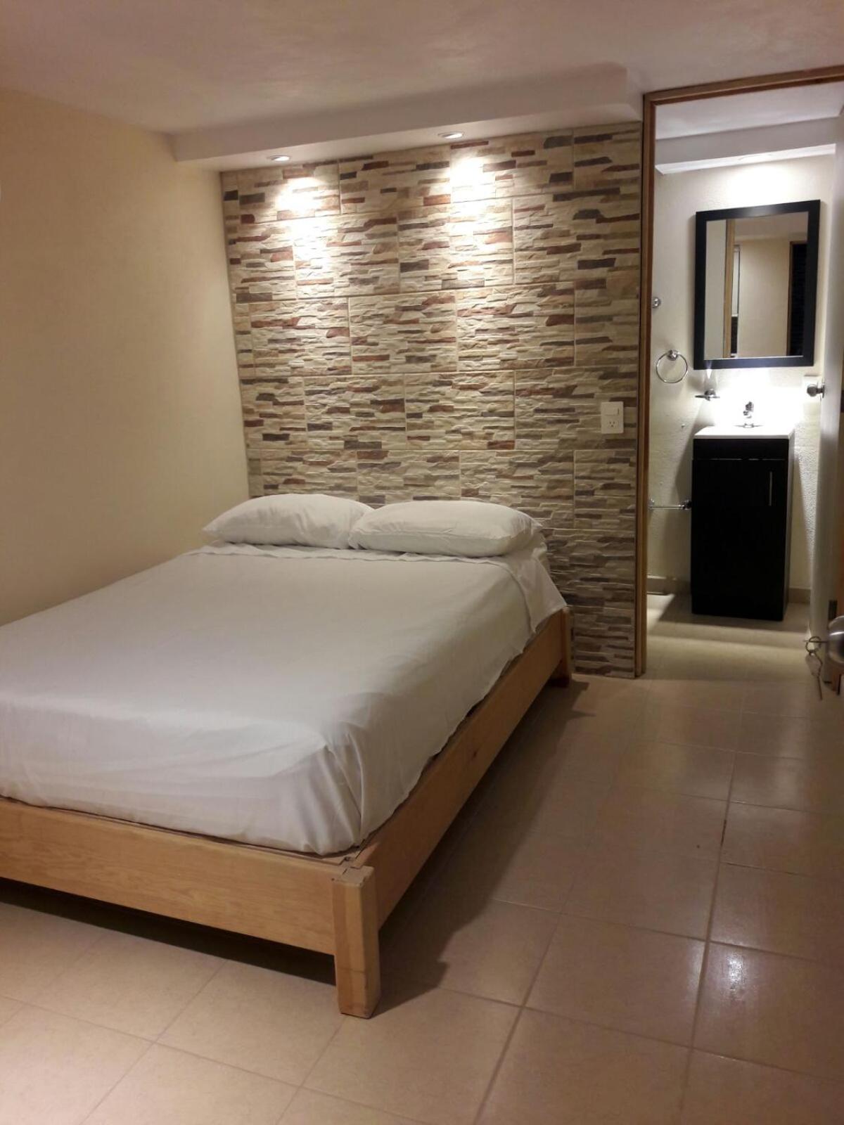 Small Double Room - Photo 3