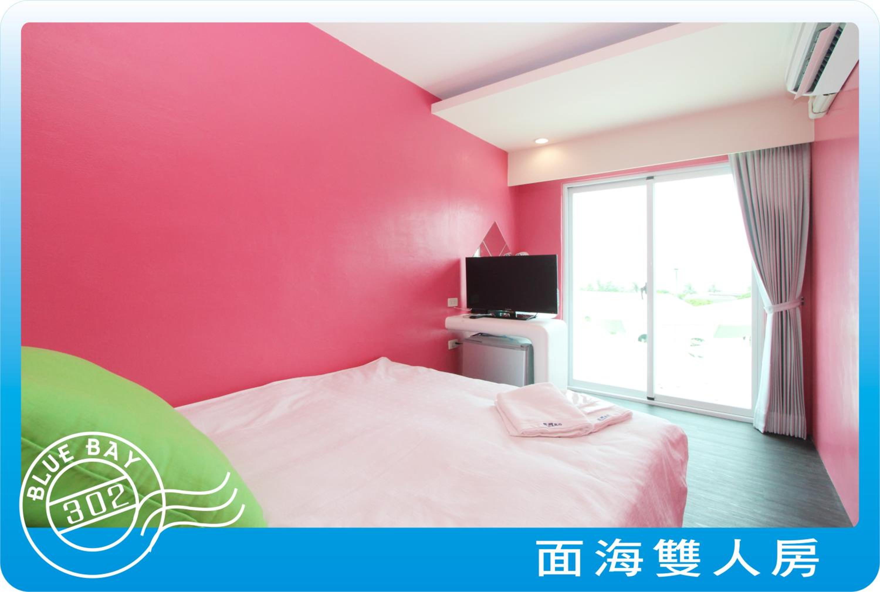 带阳台和海景的双人间