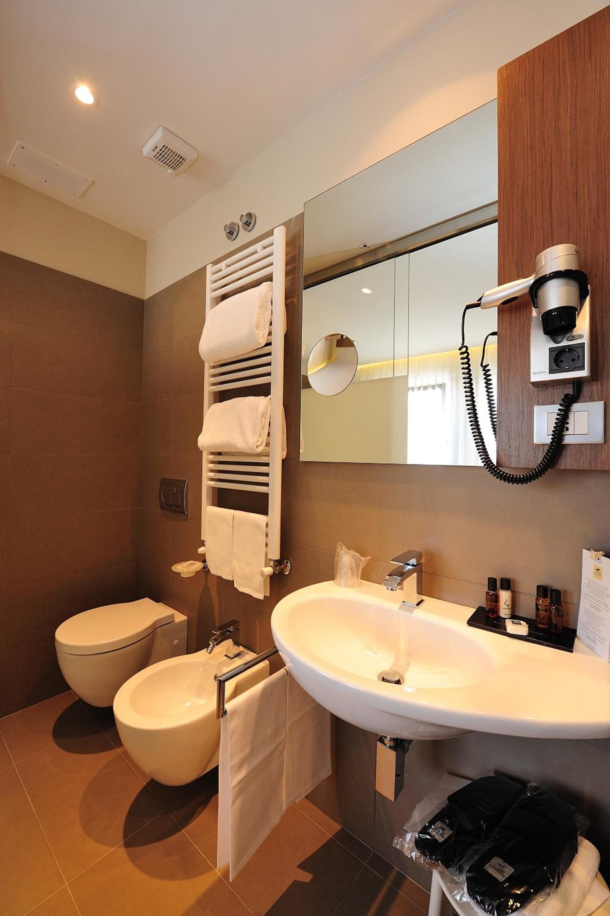 Deluxe Double or Twin Room - Photo 5