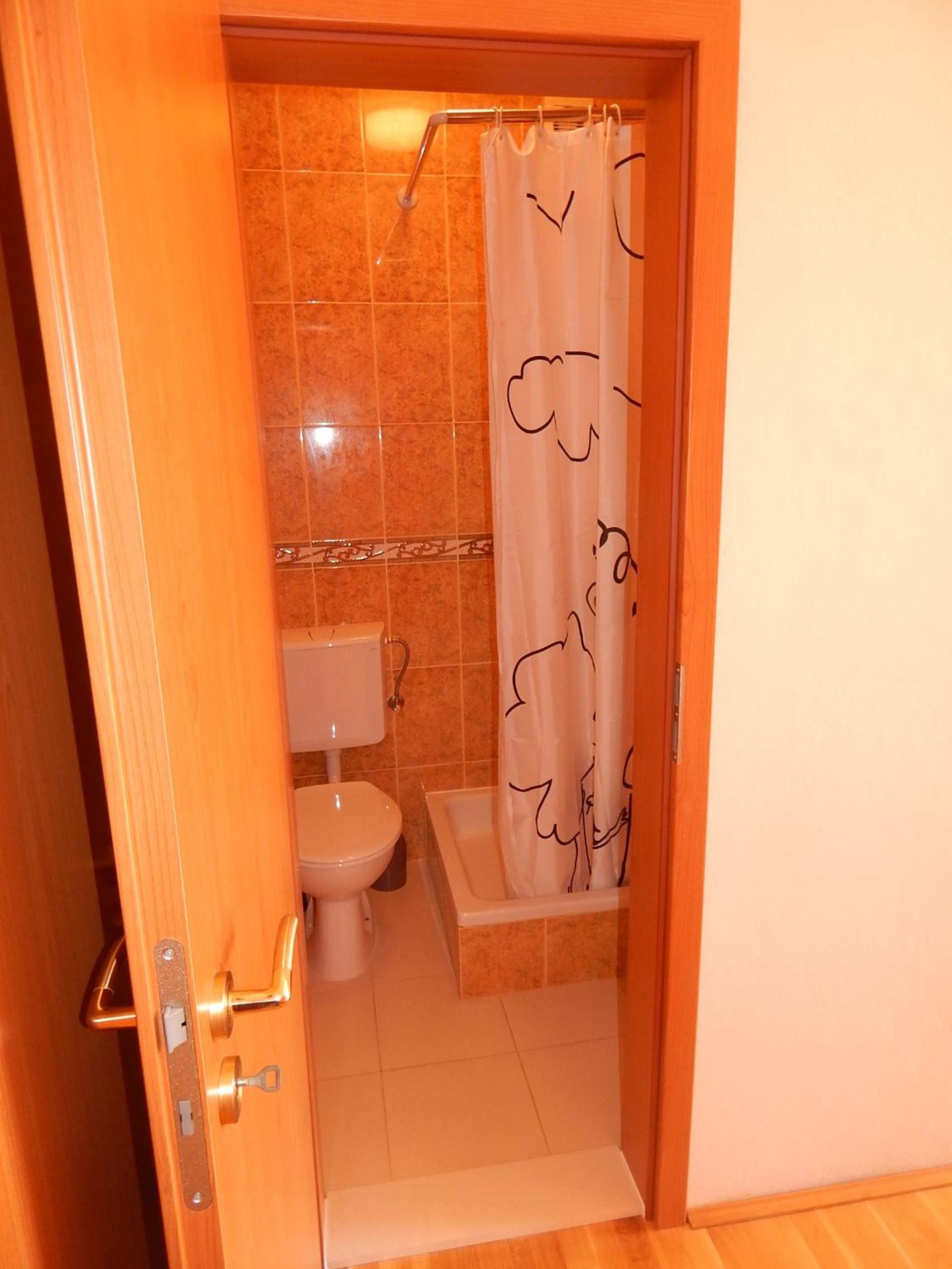Double Room - Photo 16