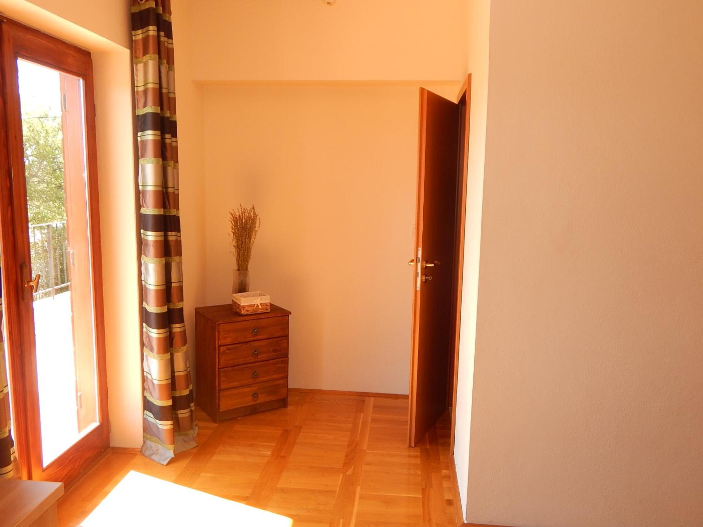 Double Room - Photo 8