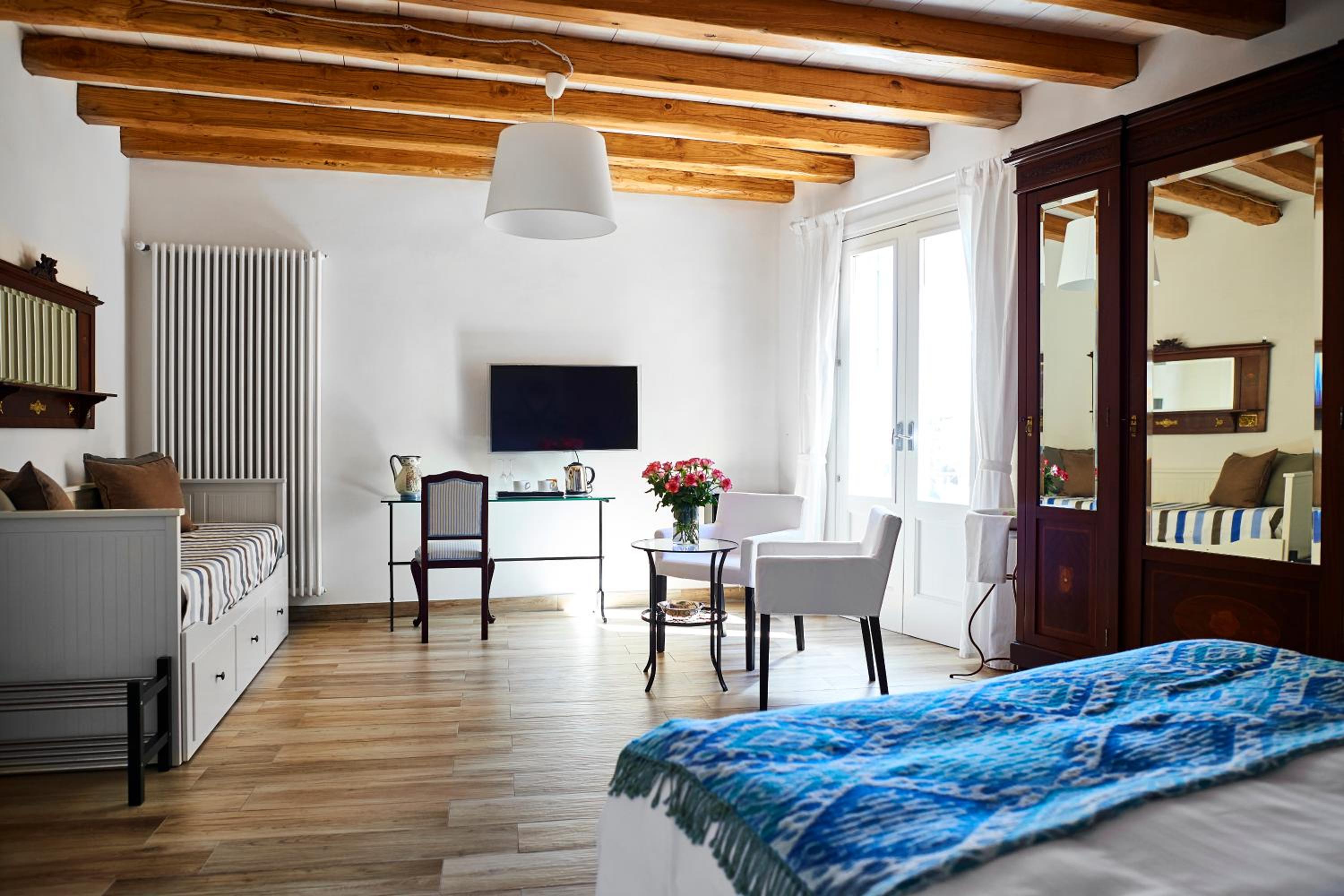 Junior Suite with Partial Sea View photo 2