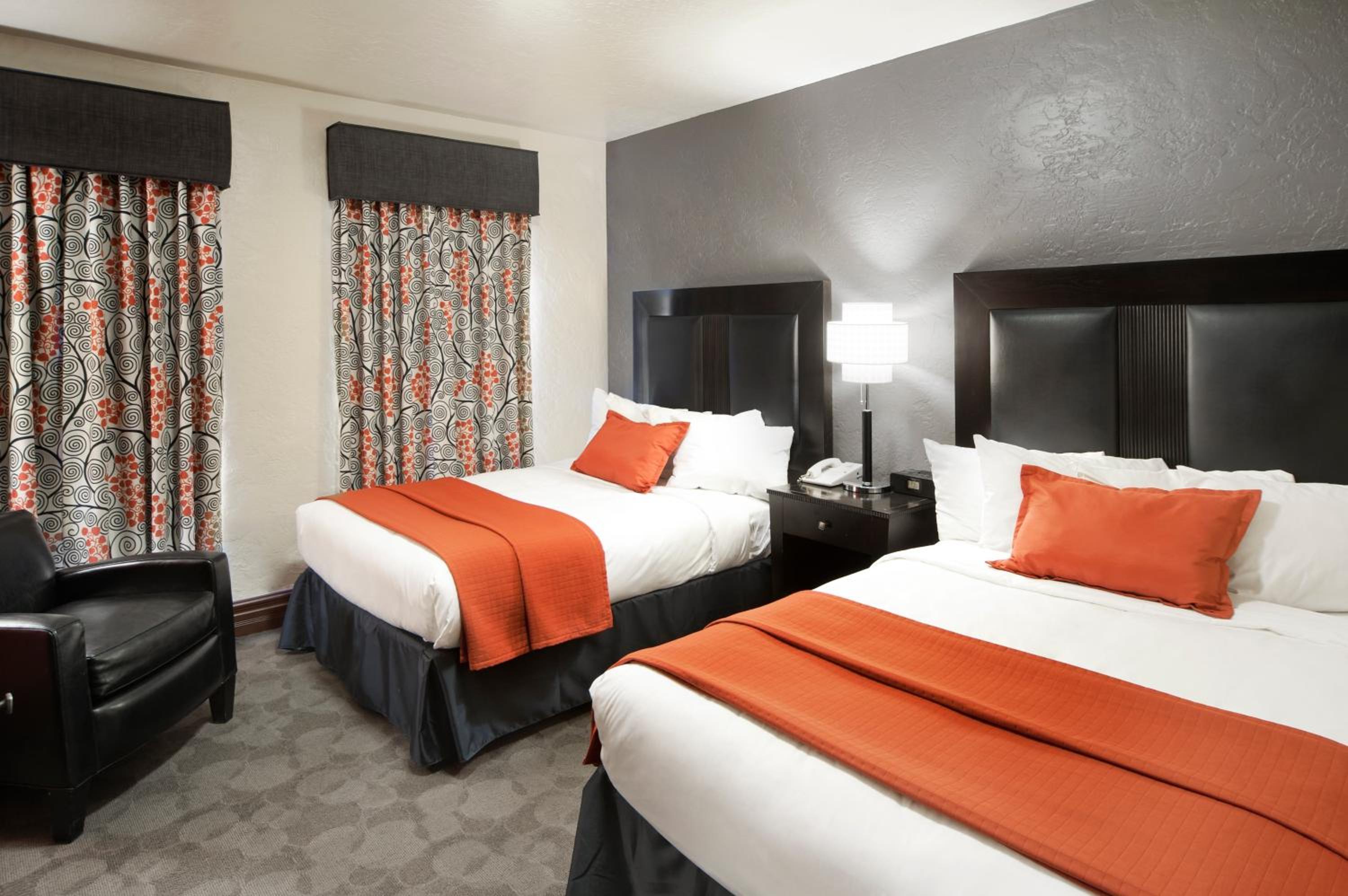 Double Room with Two Double Beds - Photo 1