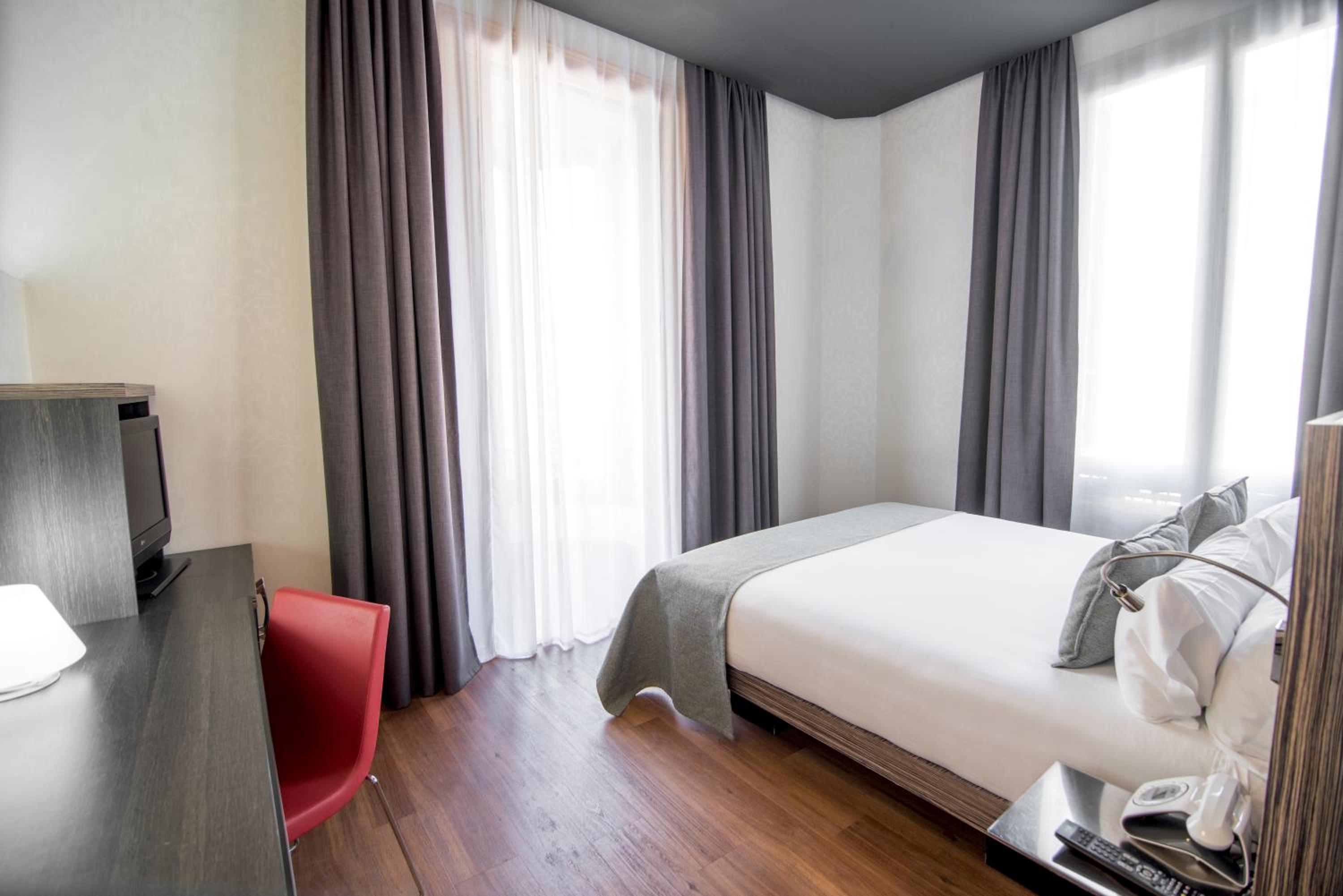 Double or Twin Room (1-2 Adults) photo 3