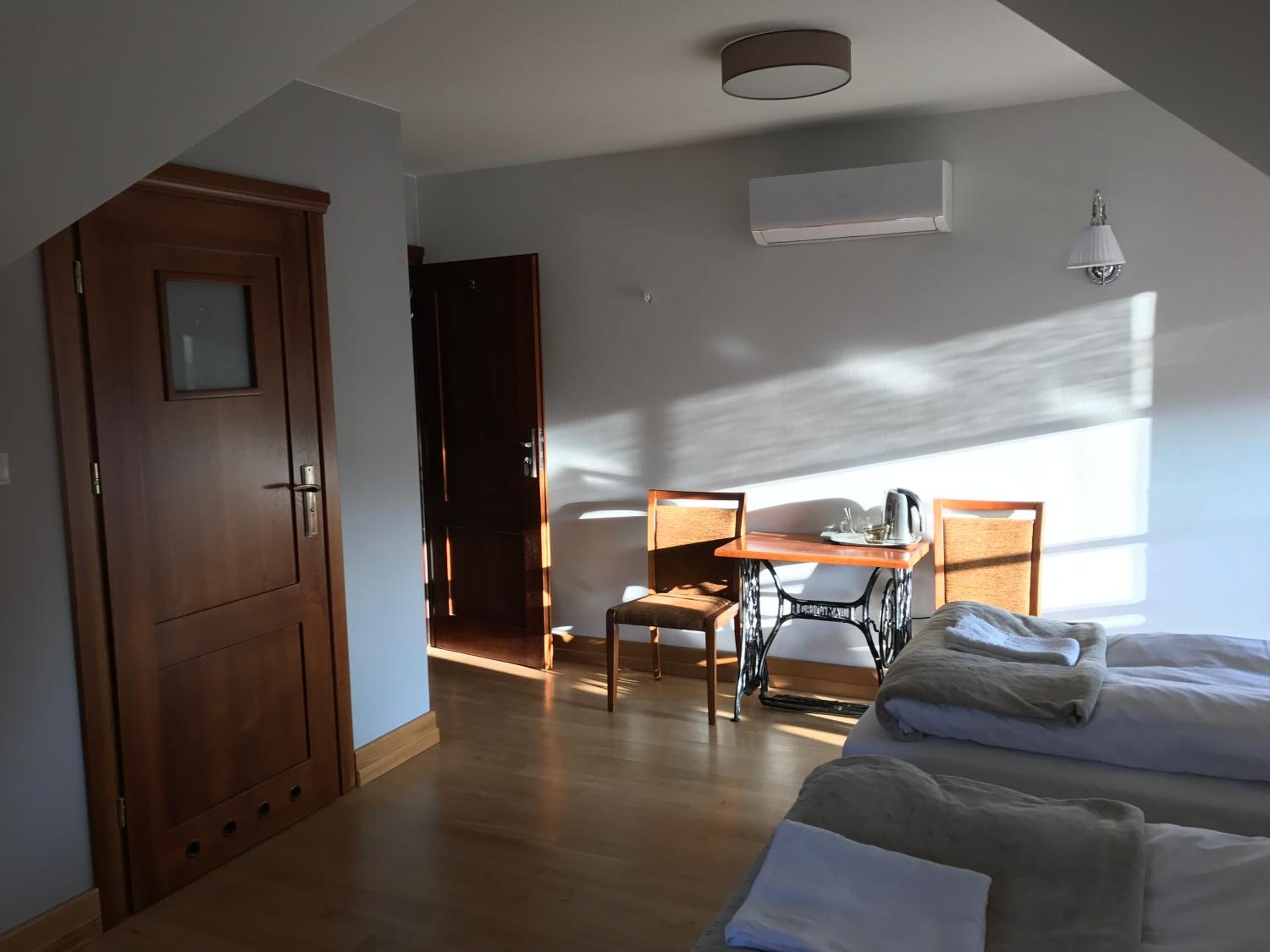 Double Room with Balcony - Photo 5