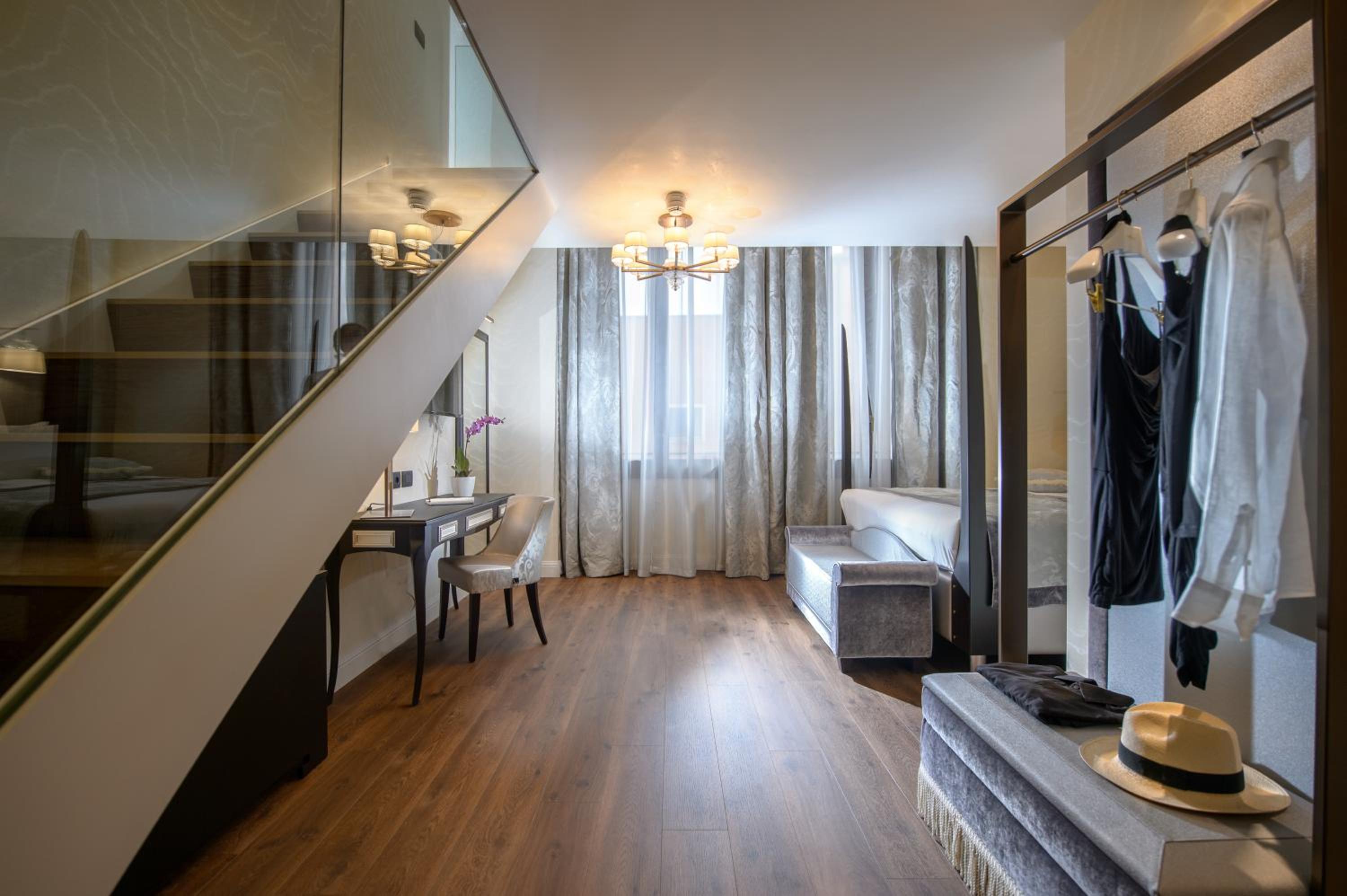 Honeymoon Suite with Jacuzzi