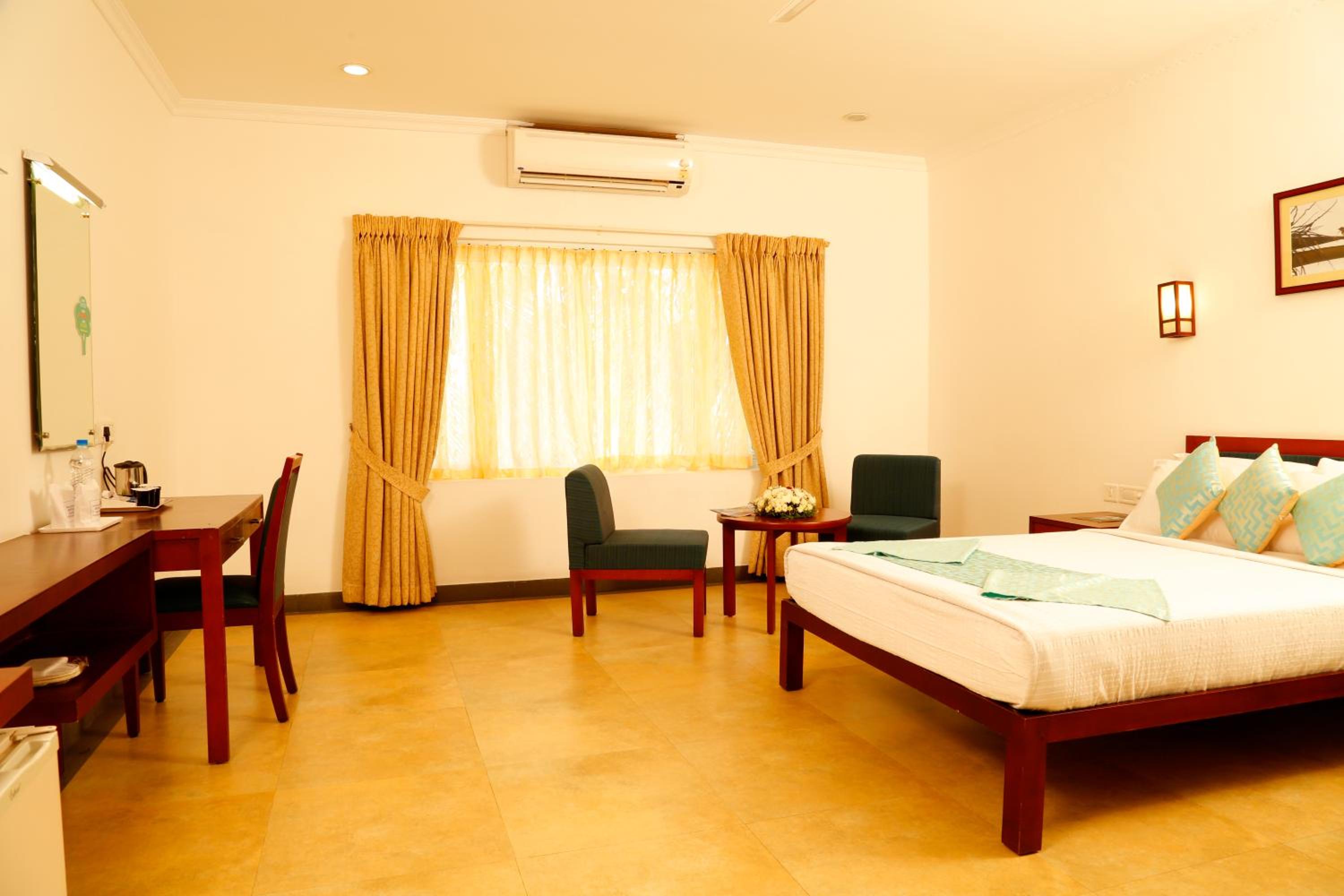 Deluxe Double or Twin Room - Photo 13