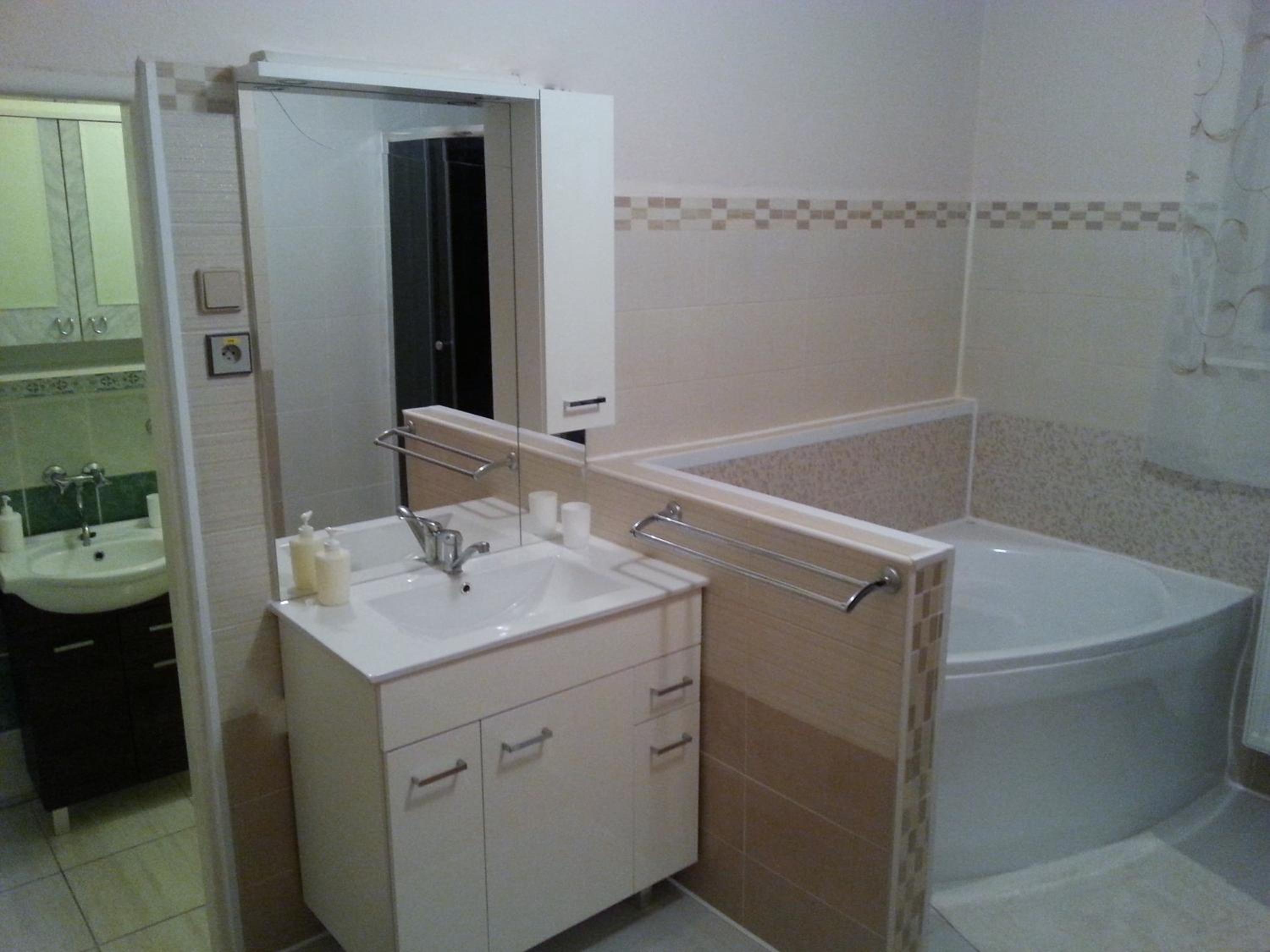 Two-Bedroom Apartment - Photo 2
