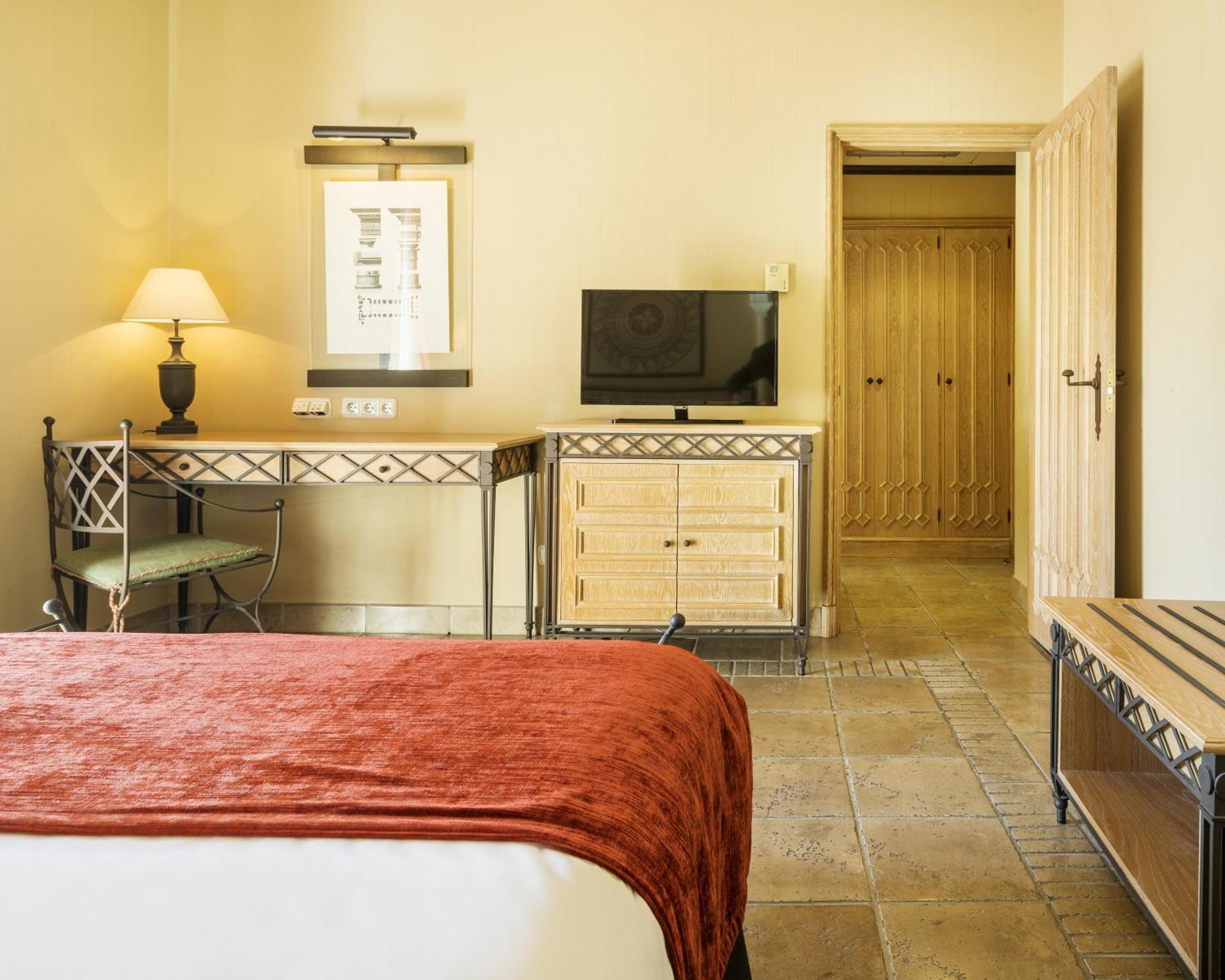Double or Twin Room - Photo 6