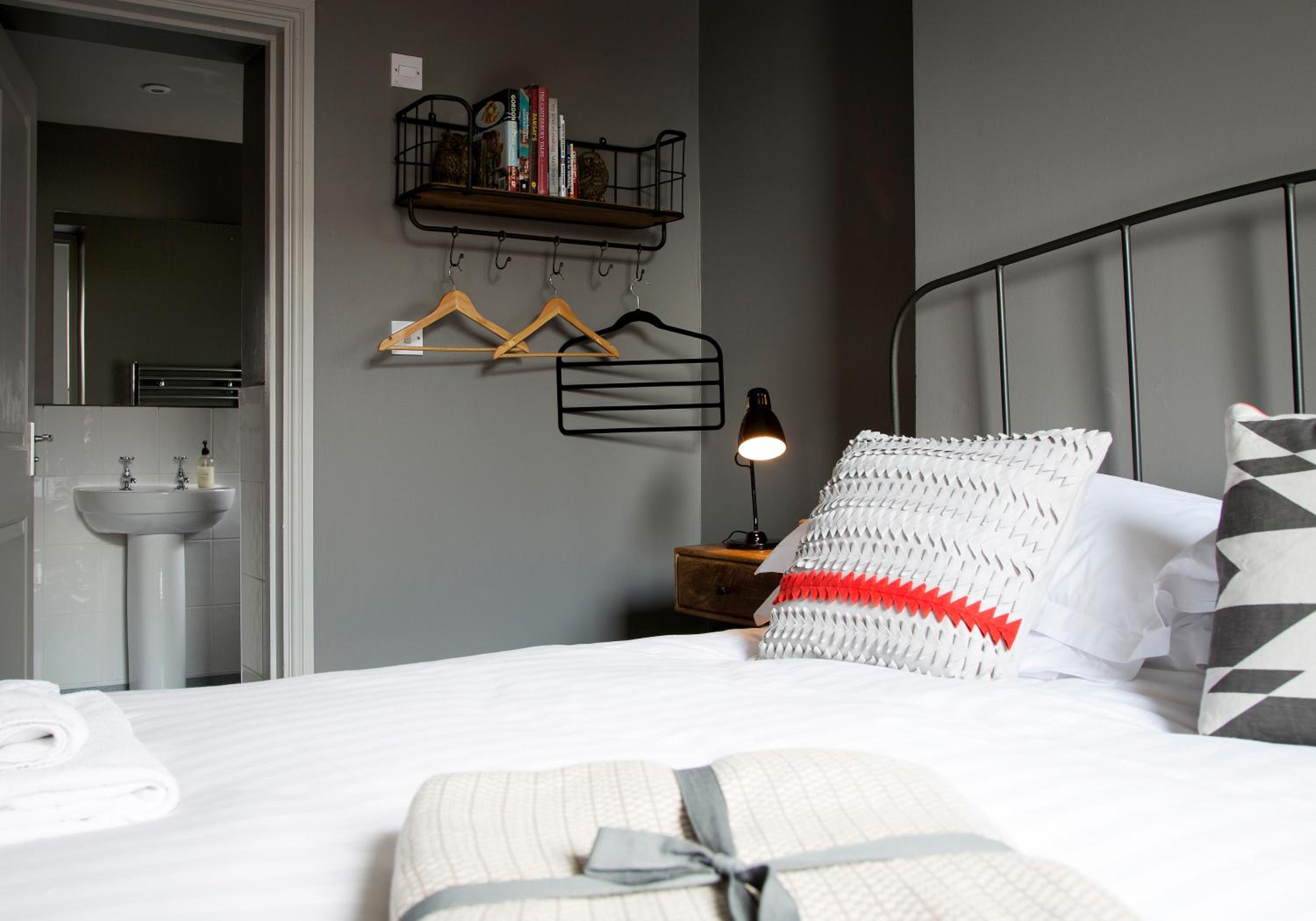 Deluxe Double Room with Shower photo 3