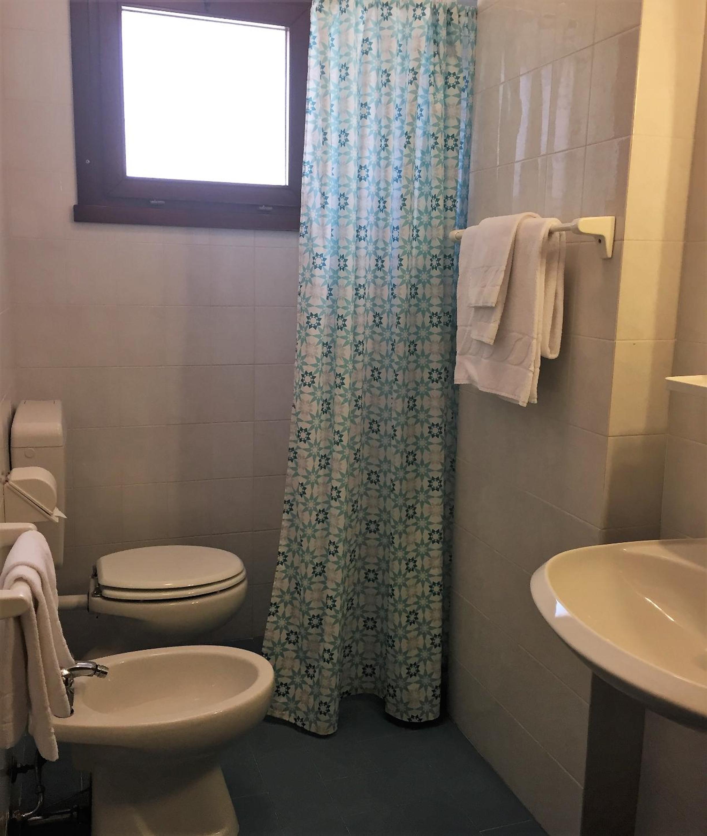 Double Room with Extra Bed - Photo 10