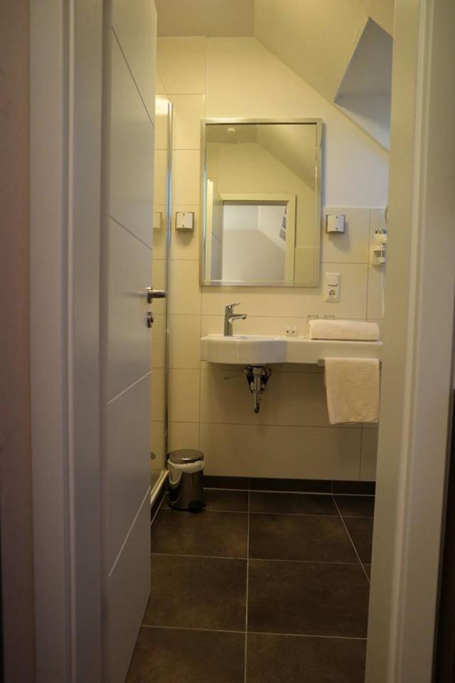 Standard Double Room - Photo 5