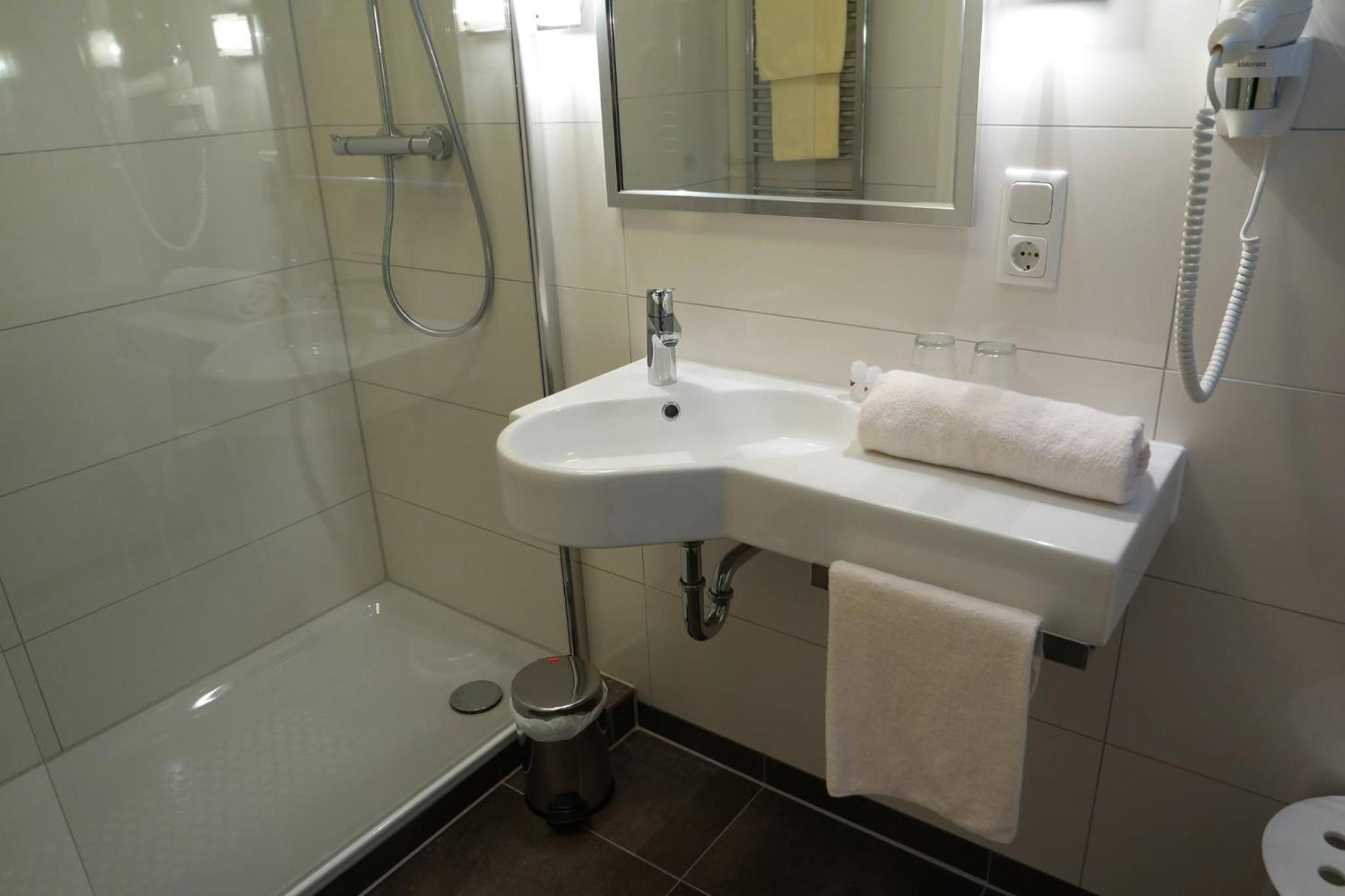Standard Double Room - Photo 22
