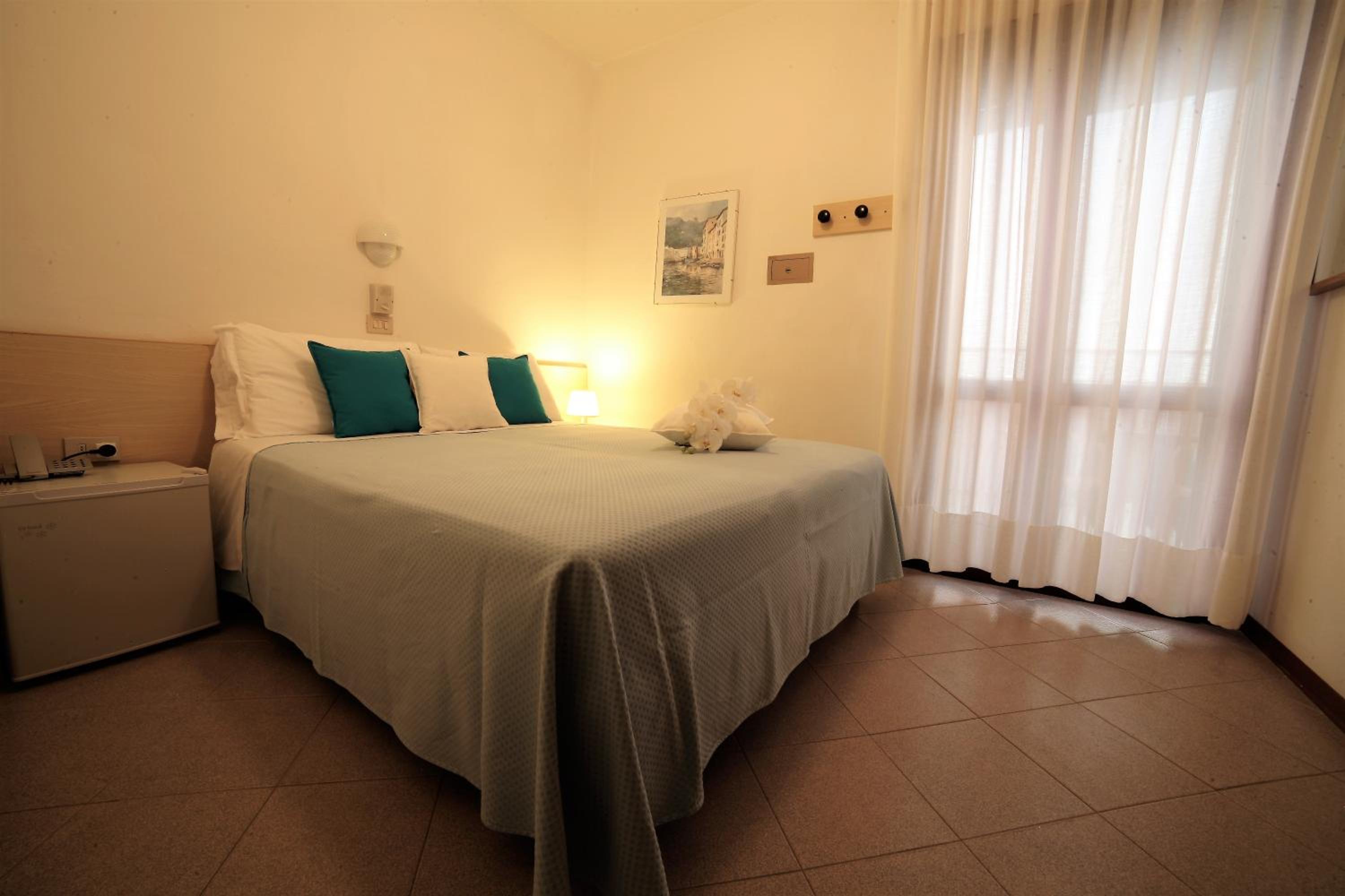 Small Double or Twin Room - Photo 6
