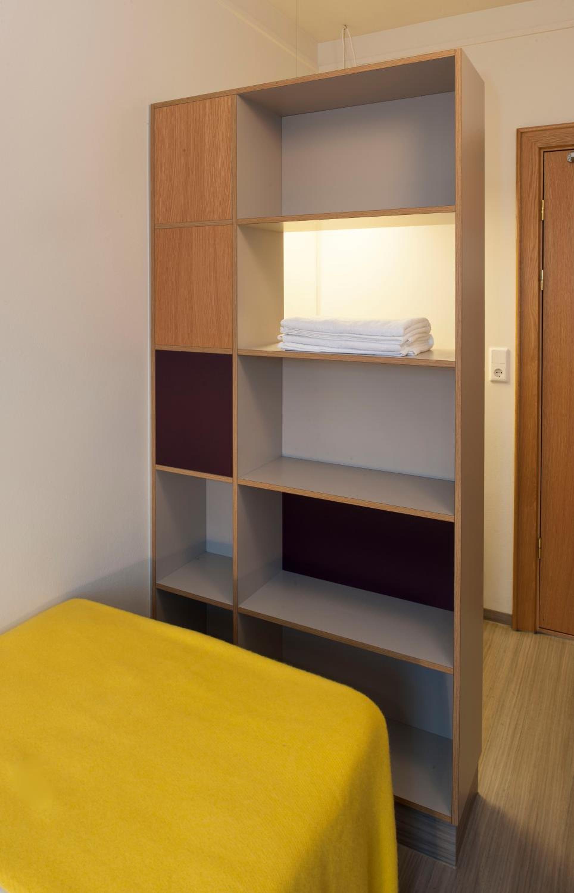 Modern Twin Room with Private Bathroom