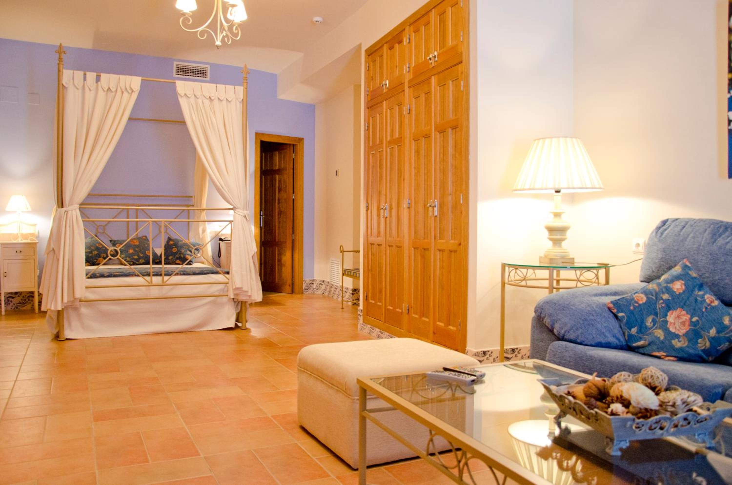 Deluxe Double Room with Balcony - Photo 1