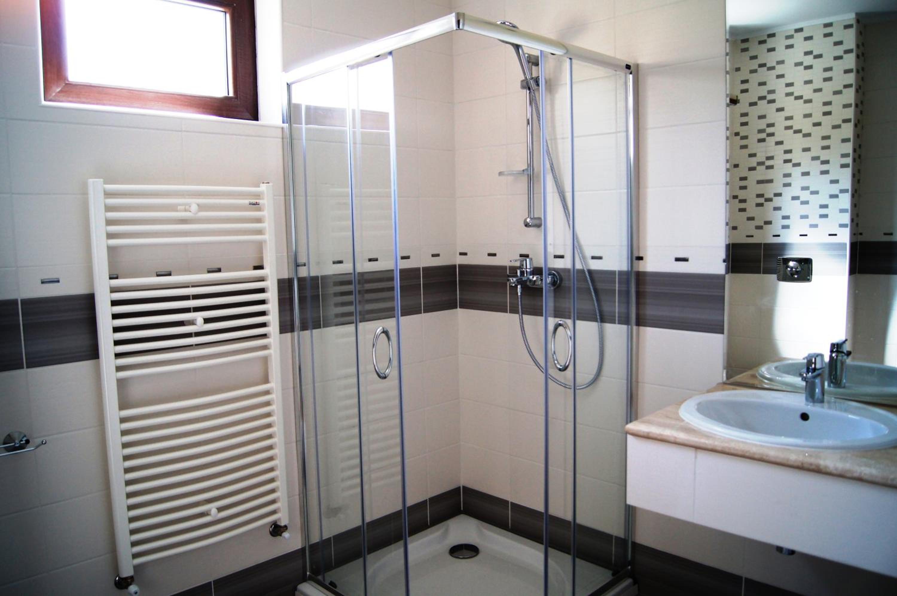 Double Room - Photo 7