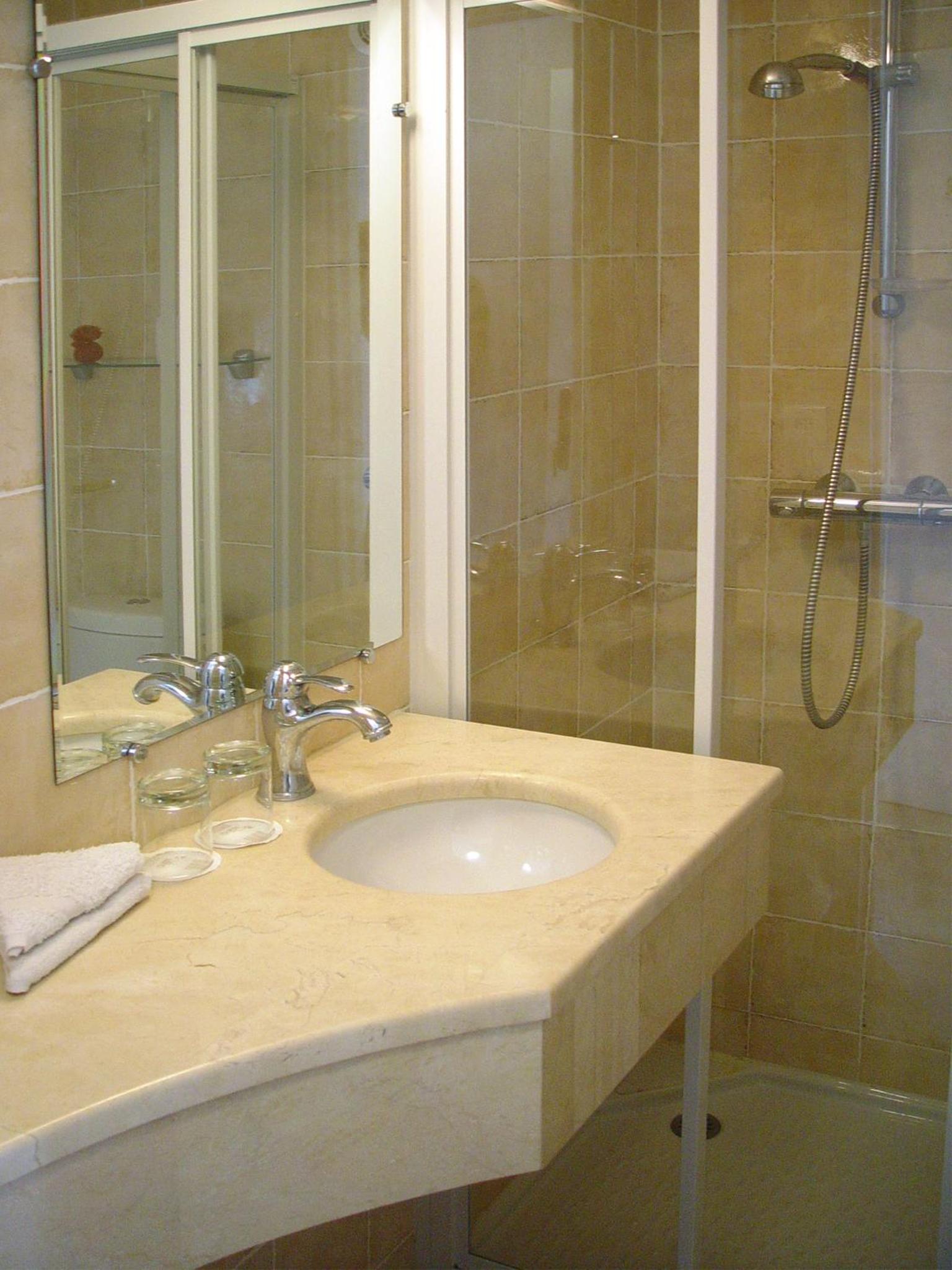 Standard Double Room - Photo 26