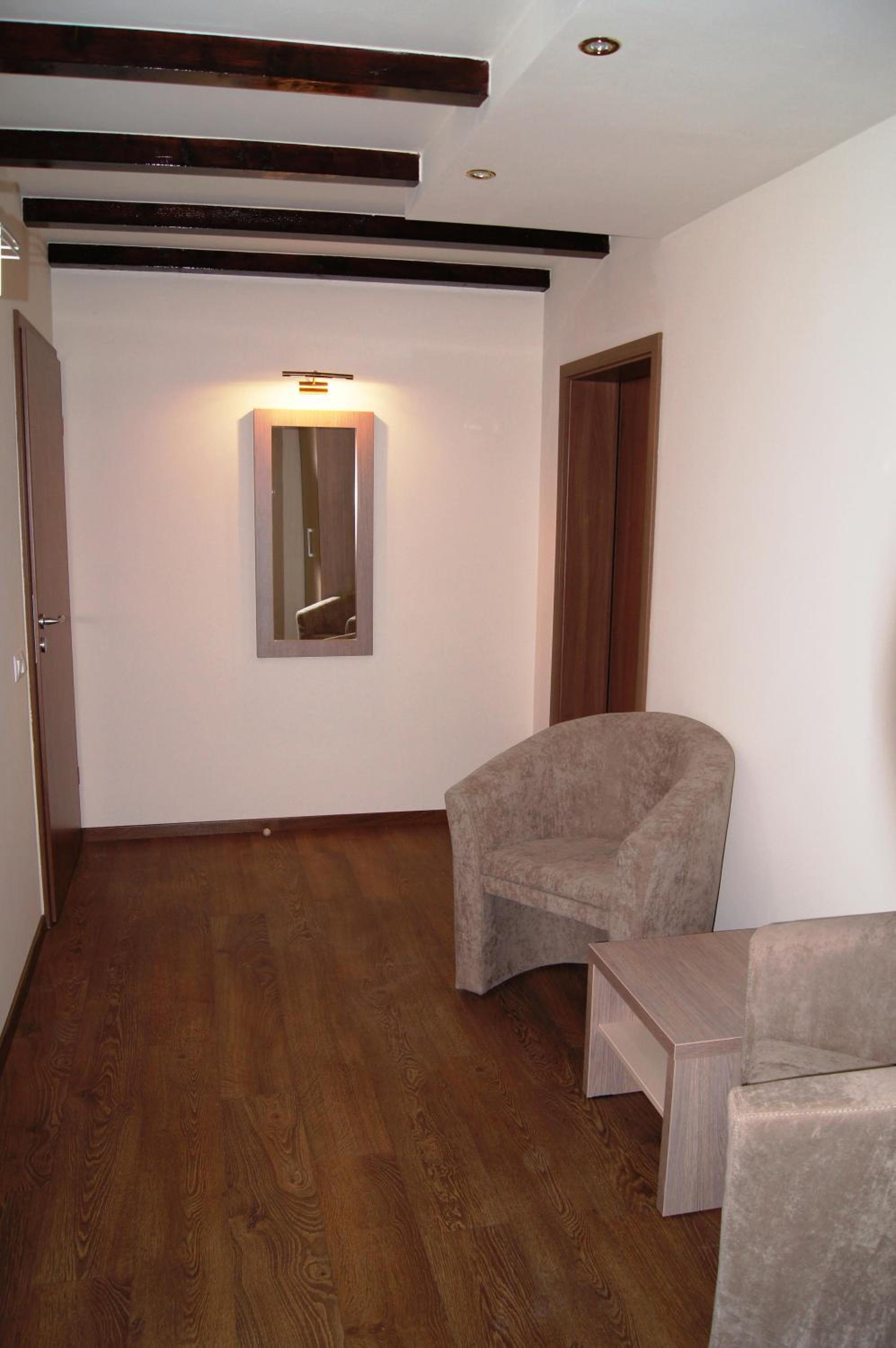 Suite with Spa Bath - Photo 2