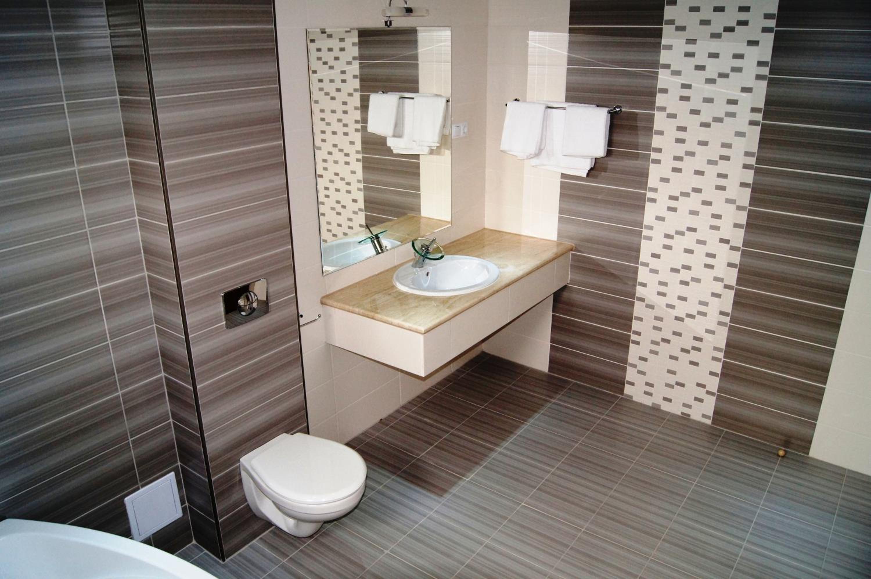 Suite with Spa Bath - Photo 10