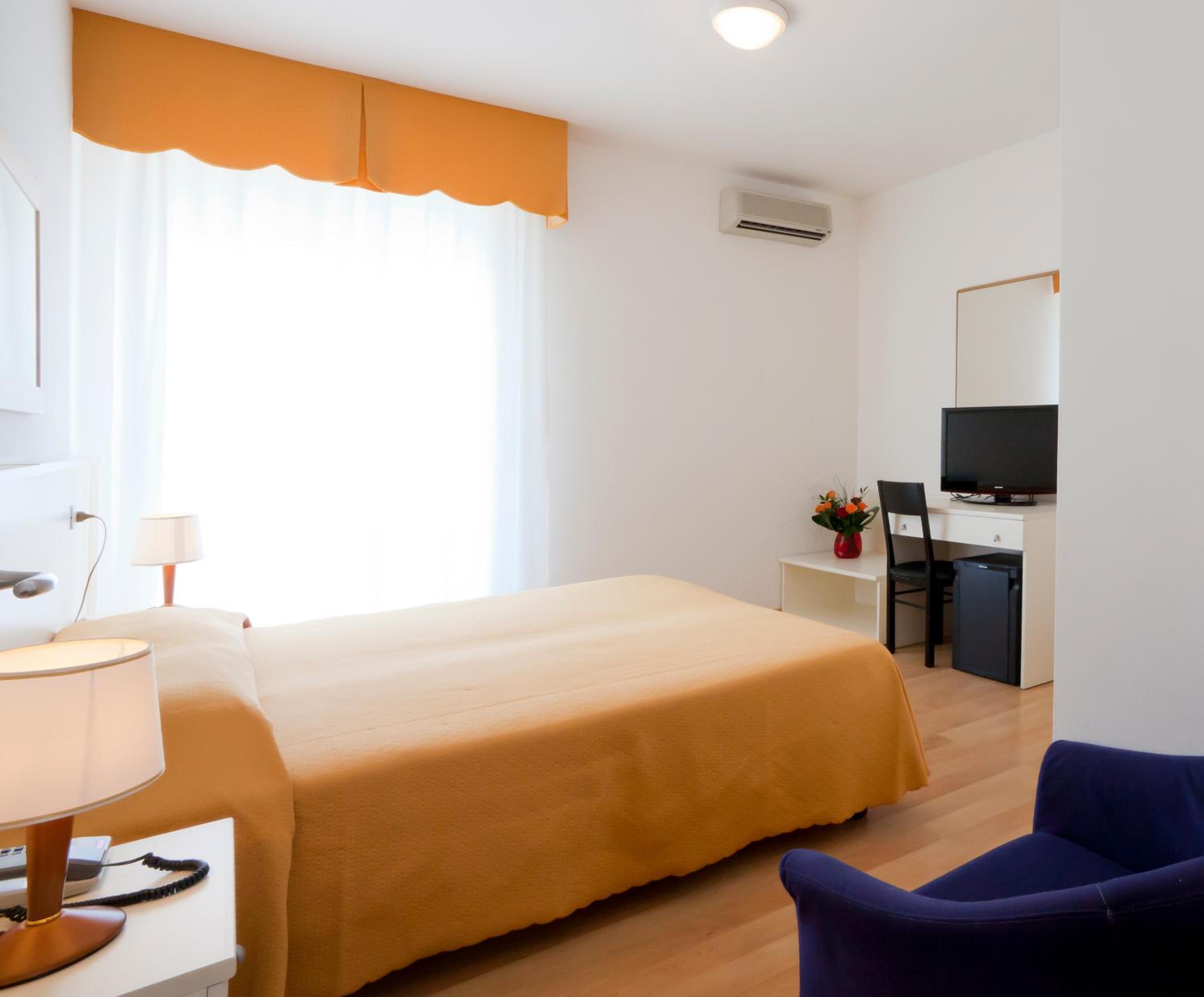 Two Connecting Double Rooms - Photo 3
